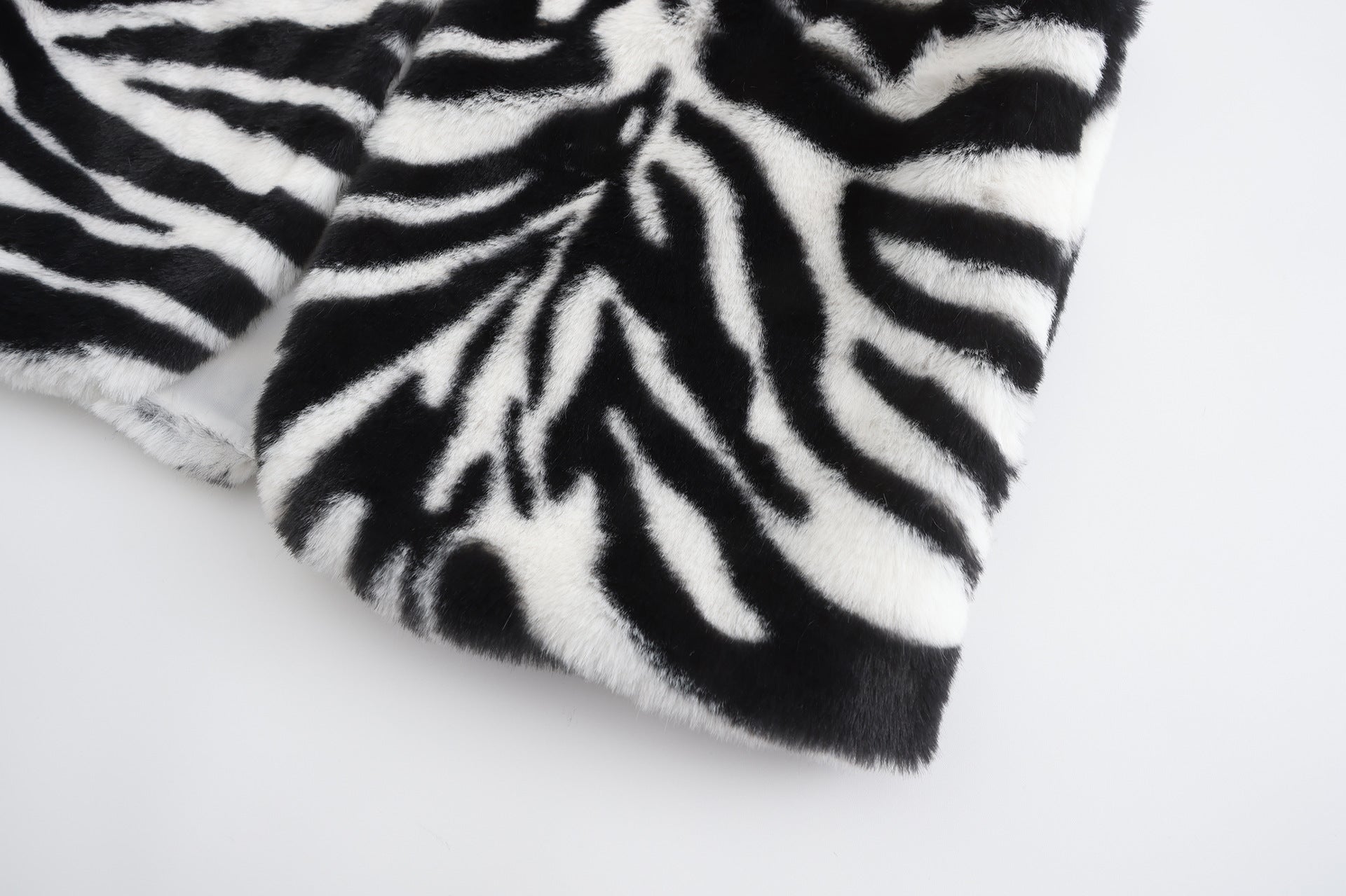 Women Autumn and Winter Leopard Faux Furry Crop Vest Jacket 7