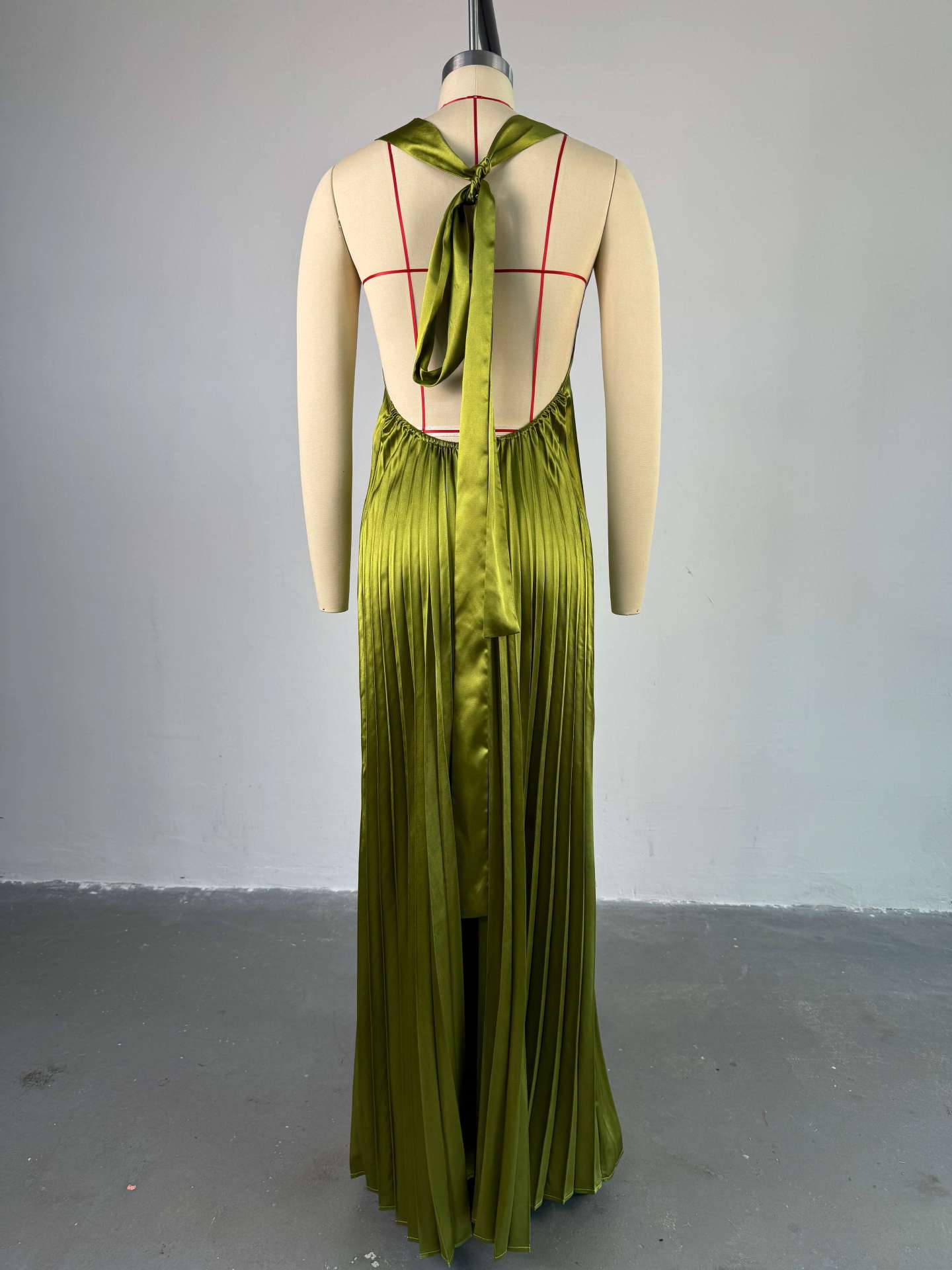 Autumn Women Halter Neck V-neck Backless pleated dress 5