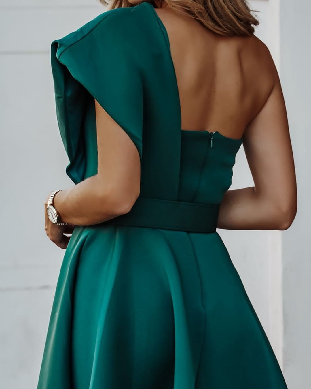 Green Solid One Shoulder Slim Waist Dress With Belt 3