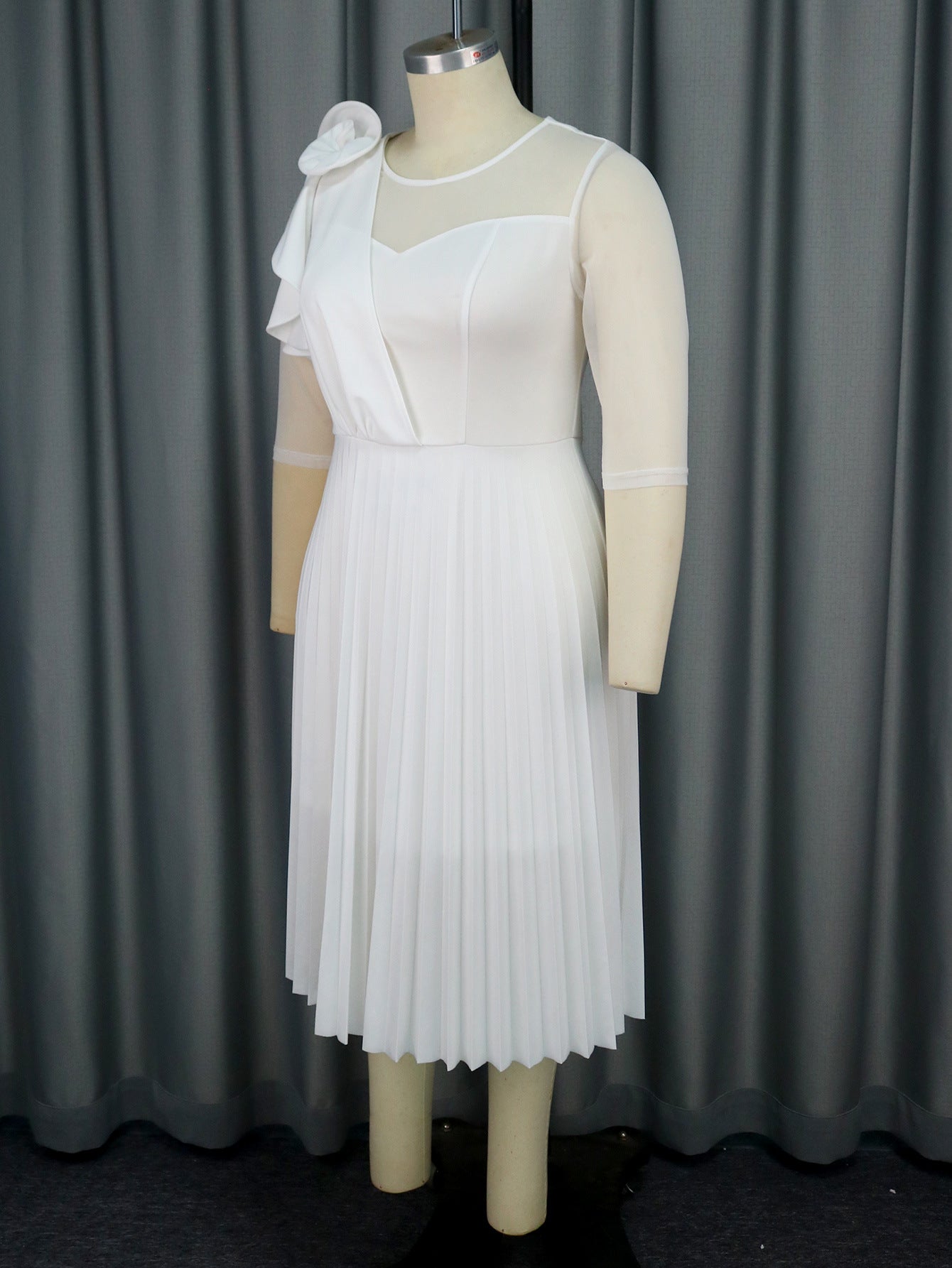 Plus Size Elegant White See-Through Sleeve Pleated Formal Party Dress 5