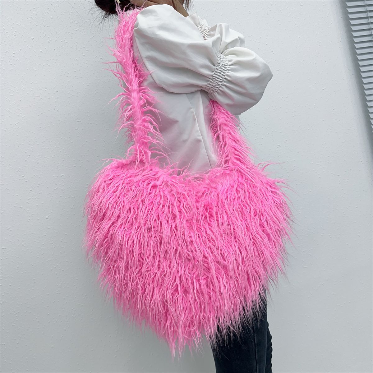 Style Trendy Heart Bag Women's Fur Bag Heart-Shaped Cute Crossbody Bag Shoulder Bag 14