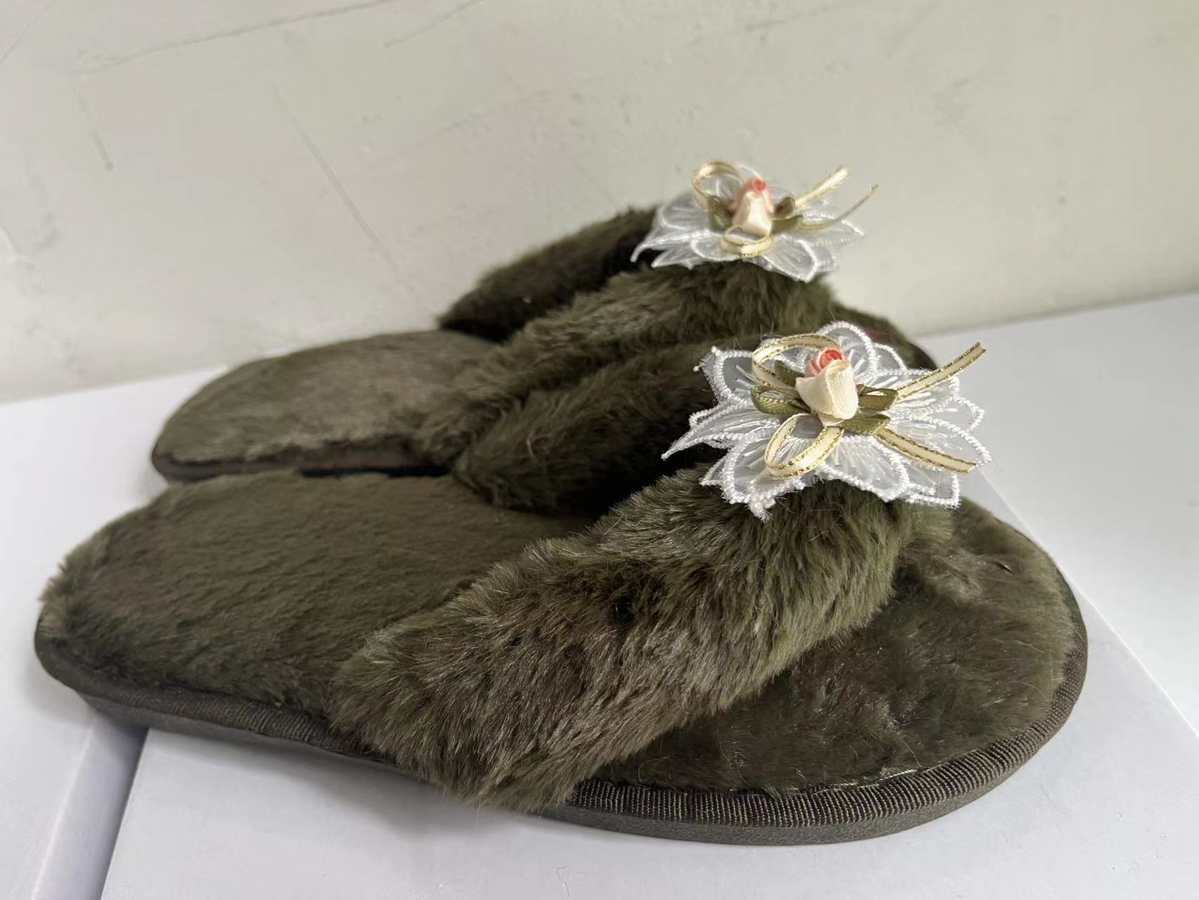 Women warm furry slippers 10