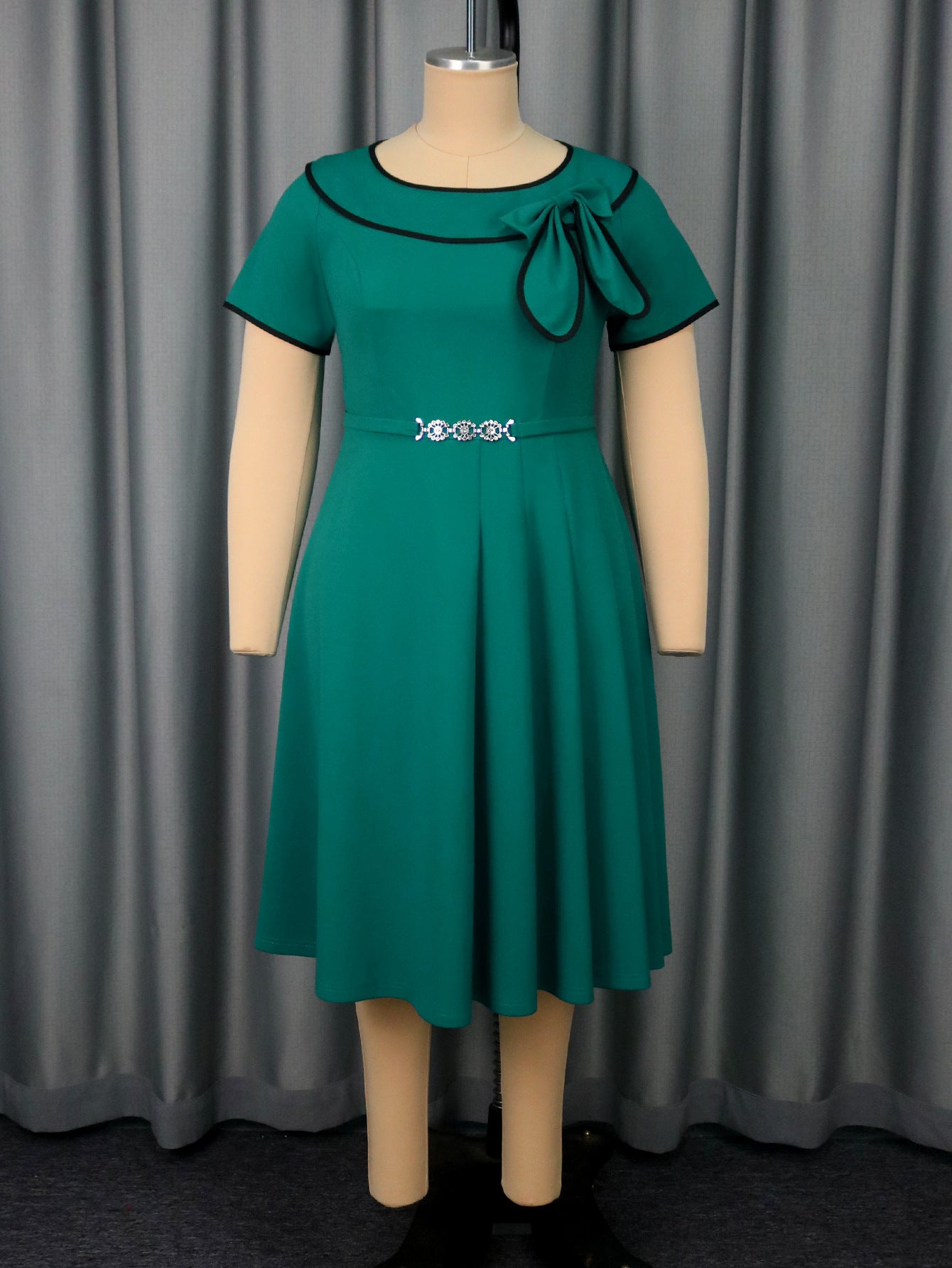 Plus-Size Women Turndown Collar Bow Contrast Short-Sleeved Belted Dress 7