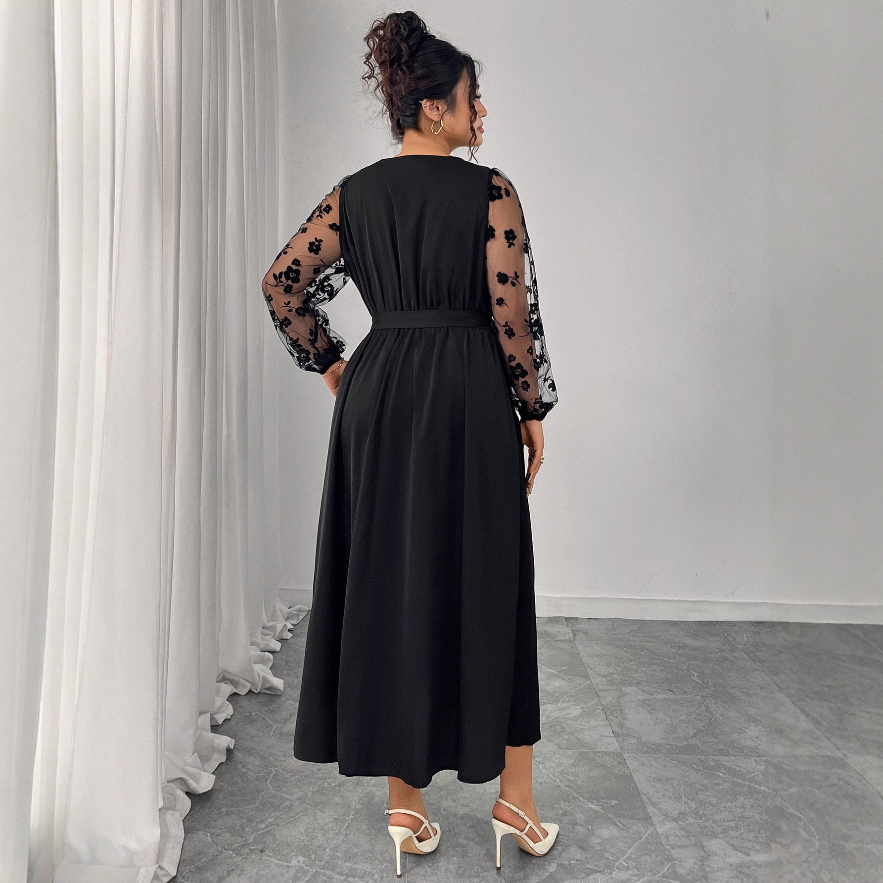Plus-Size Fall/Winter V-Neck Lace Long-Sleeve Tie Dress 3