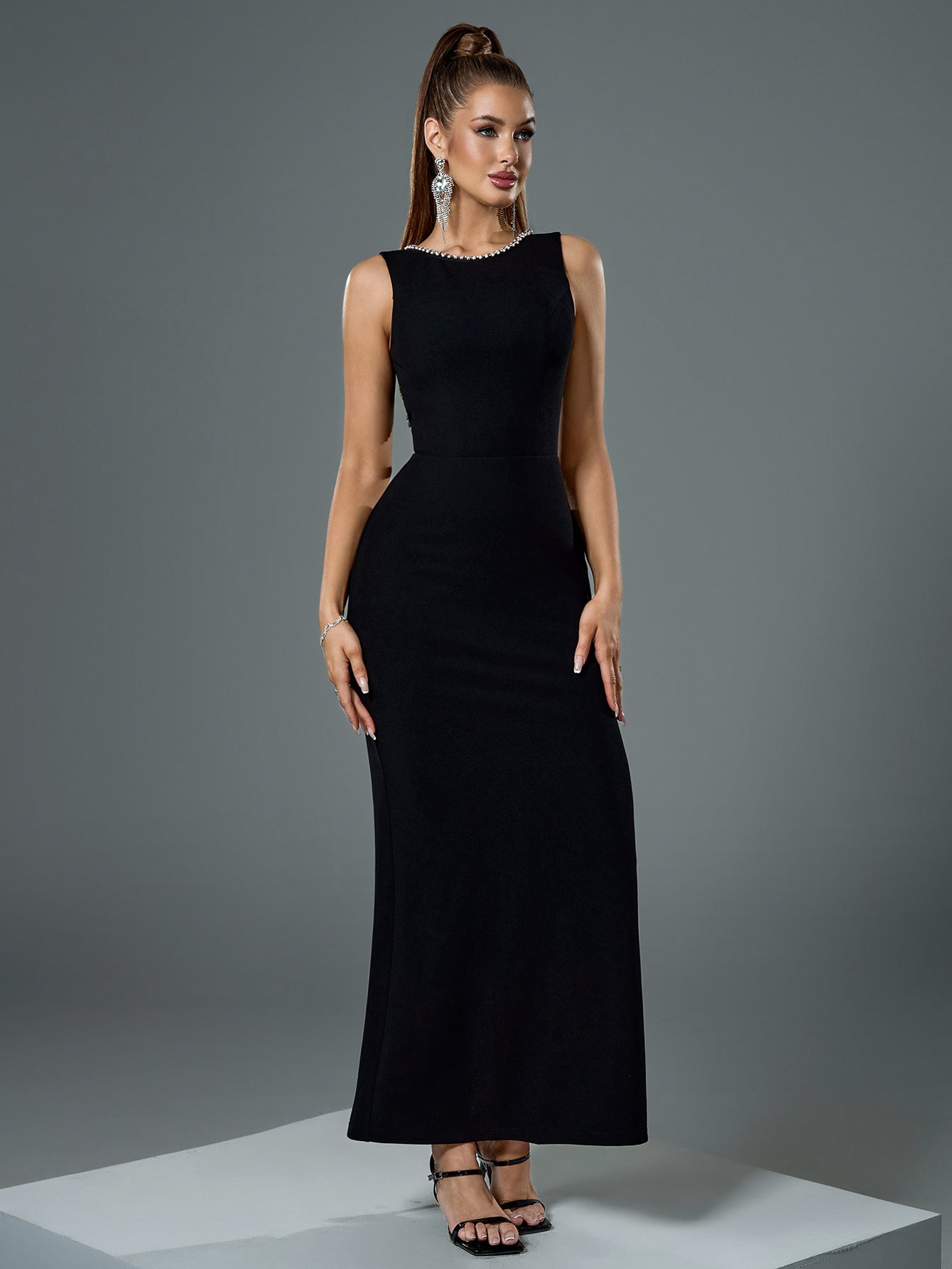 Fashion Sexy V-Neck Low Back Pearl Straps Evening Gown 4