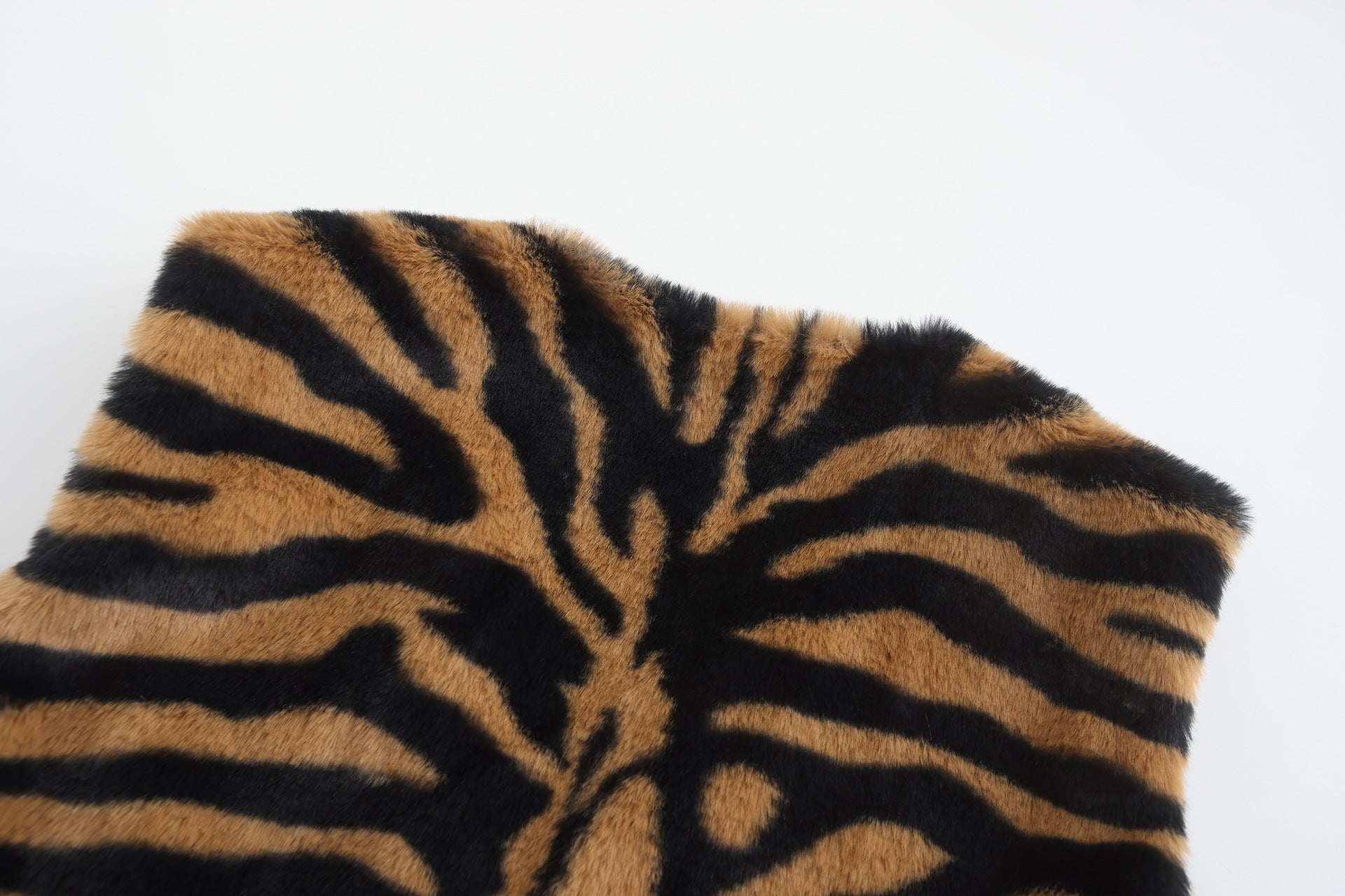 Women Autumn and Winter Leopard Faux Furry Crop Vest Jacket 10