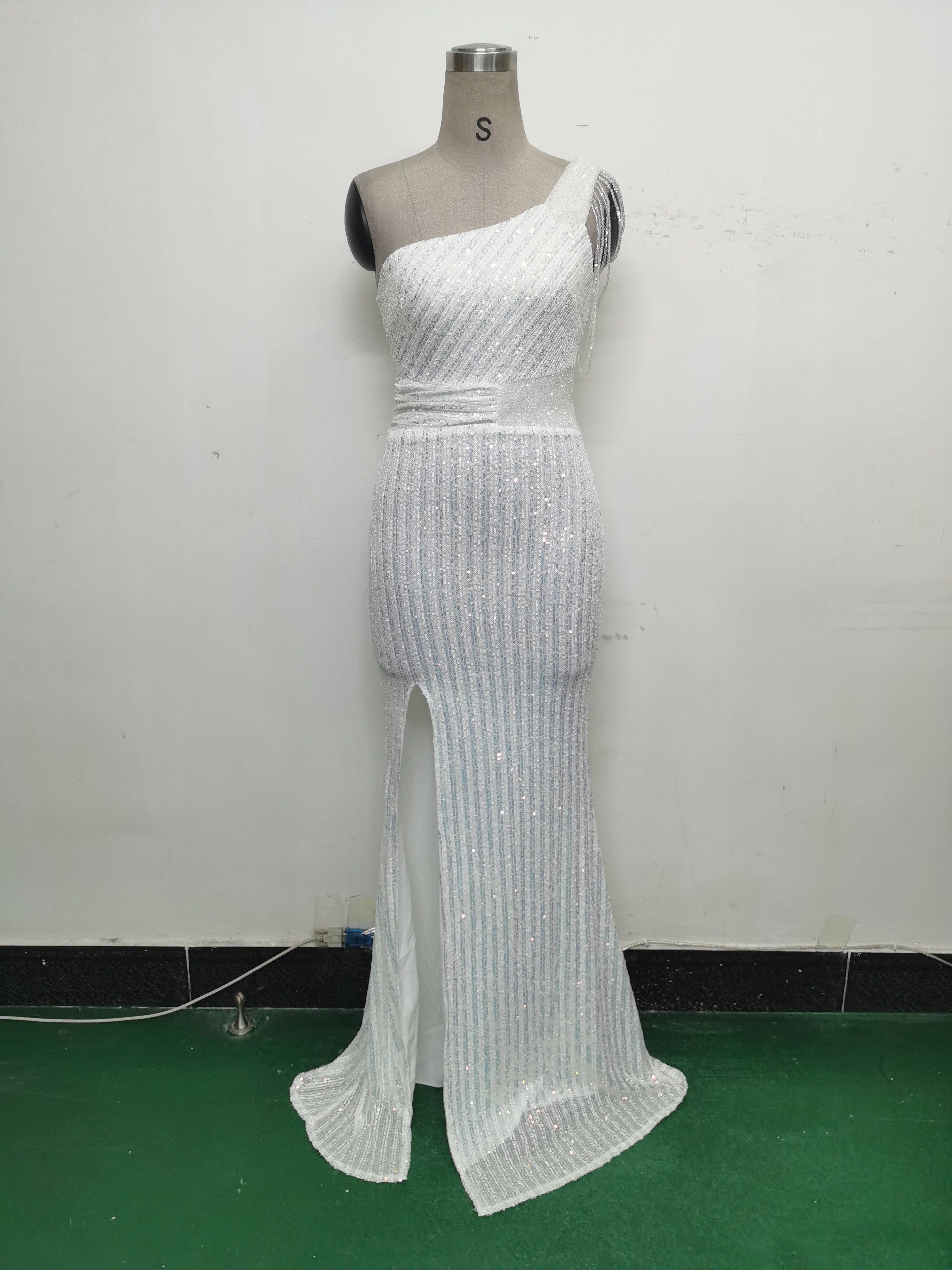 Women Beaded One Shoulder Slash Shoulder Split sequined evening dress 15