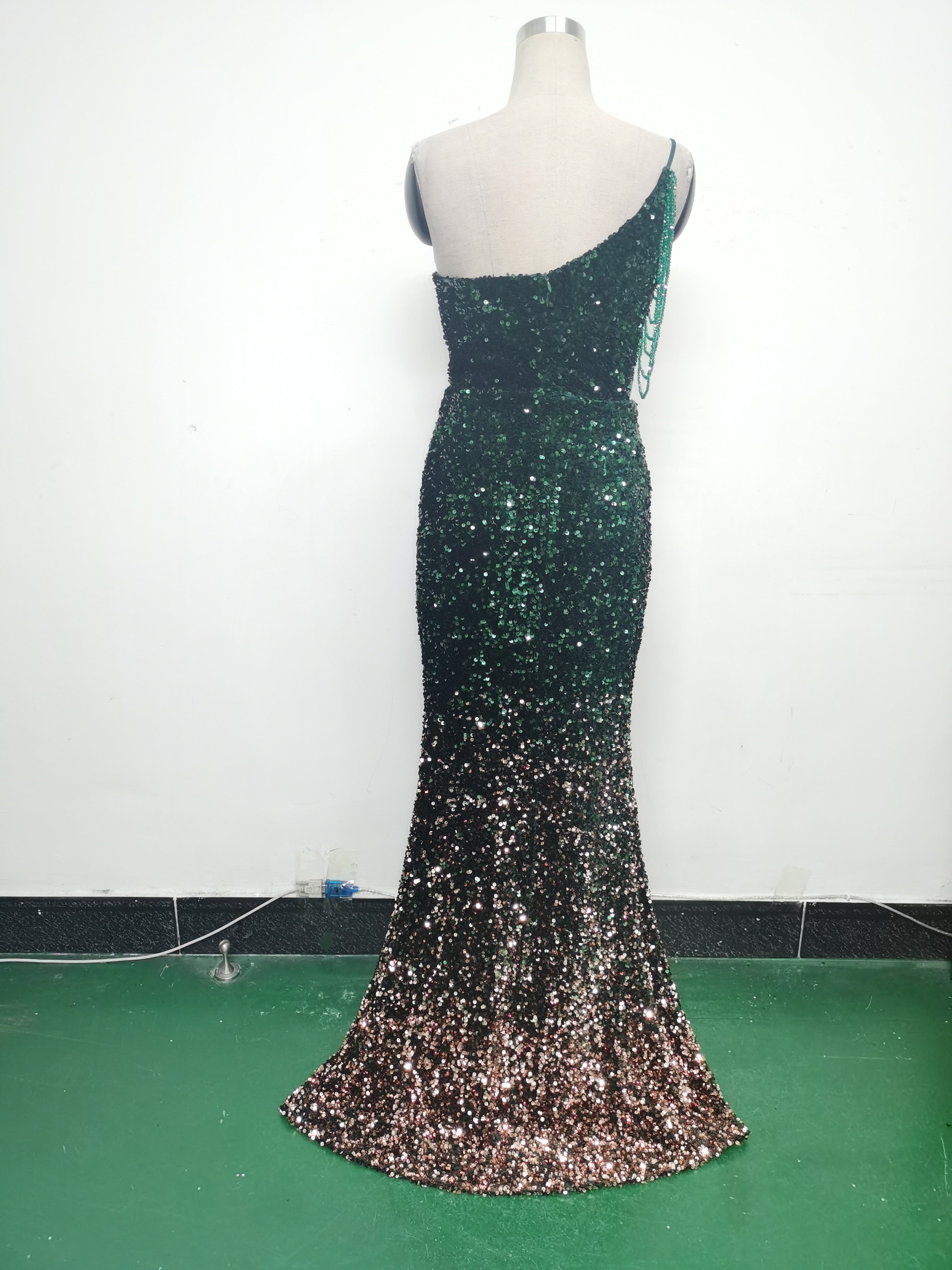 Gradient Sequins One-Shoulder Strap Evening Dress 30