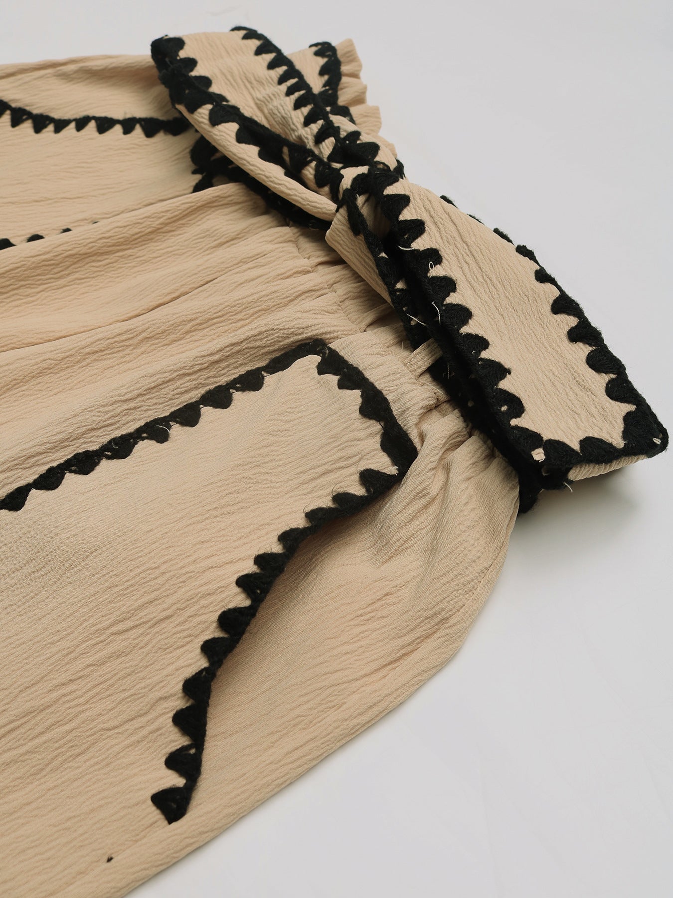 Women summer pocket lace casual contrast trim shorts 6