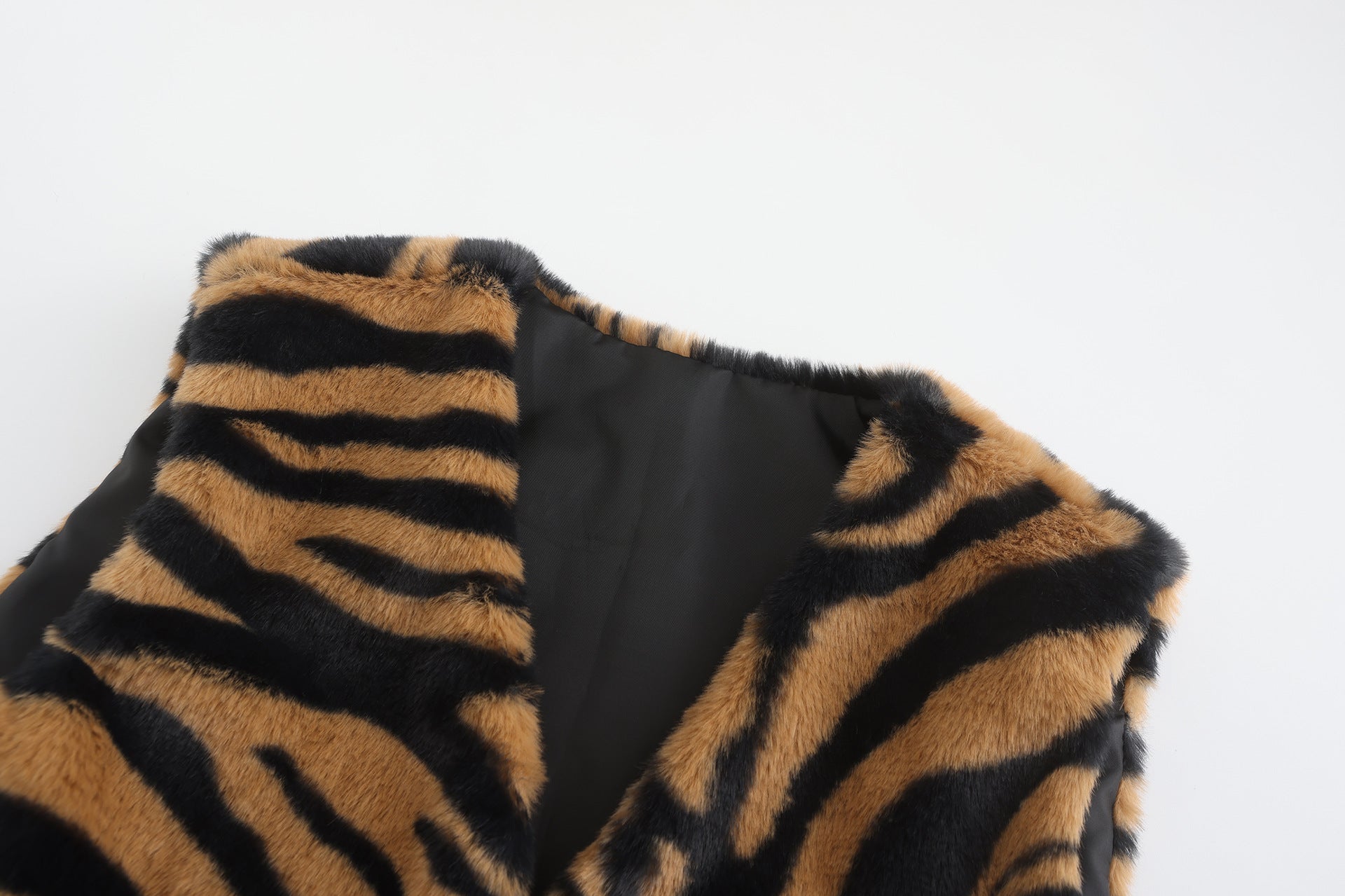 Women Autumn and Winter Leopard Faux Furry Crop Vest Jacket 15