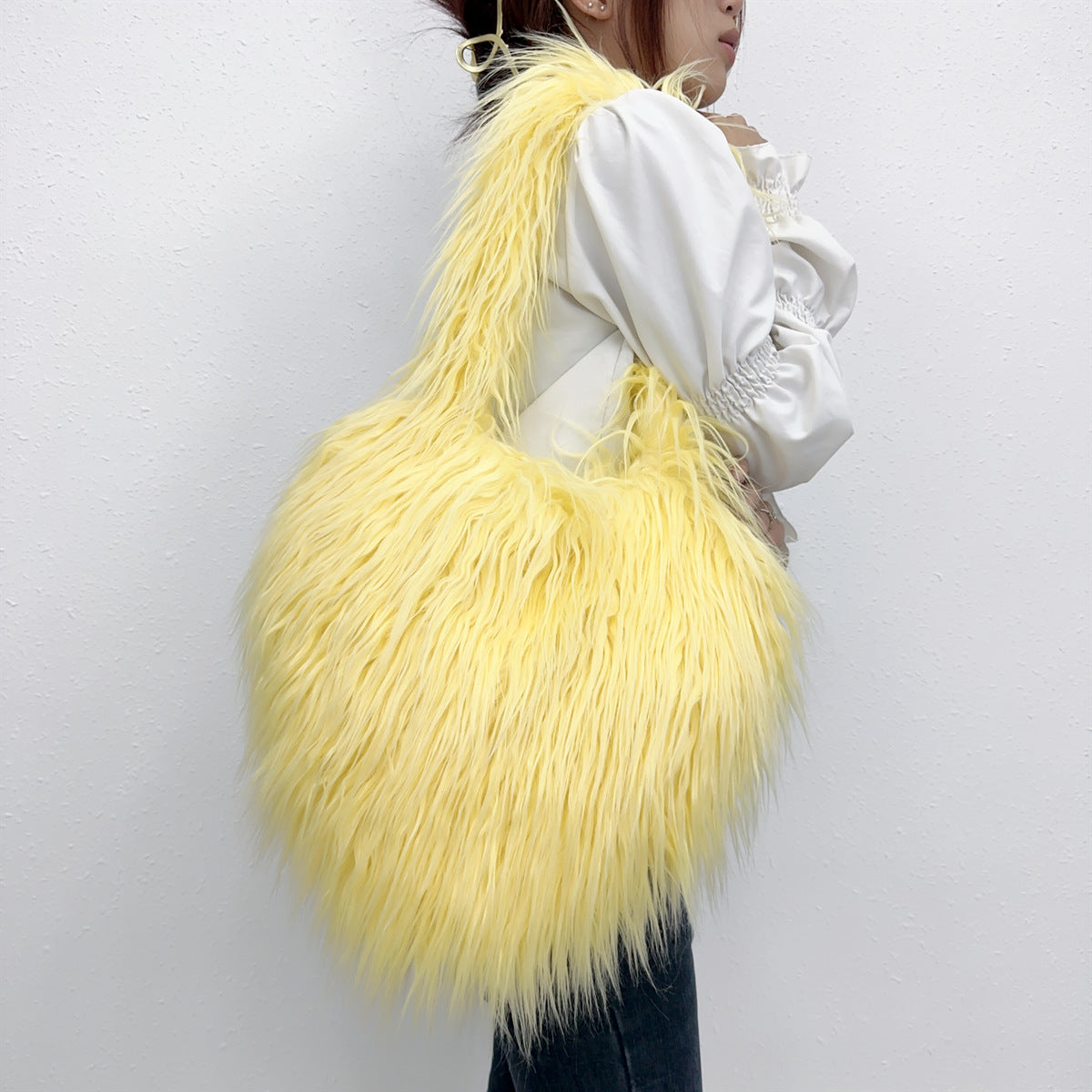 Style Trendy Heart Bag Women's Fur Bag Heart-Shaped Cute Crossbody Bag Shoulder Bag 32