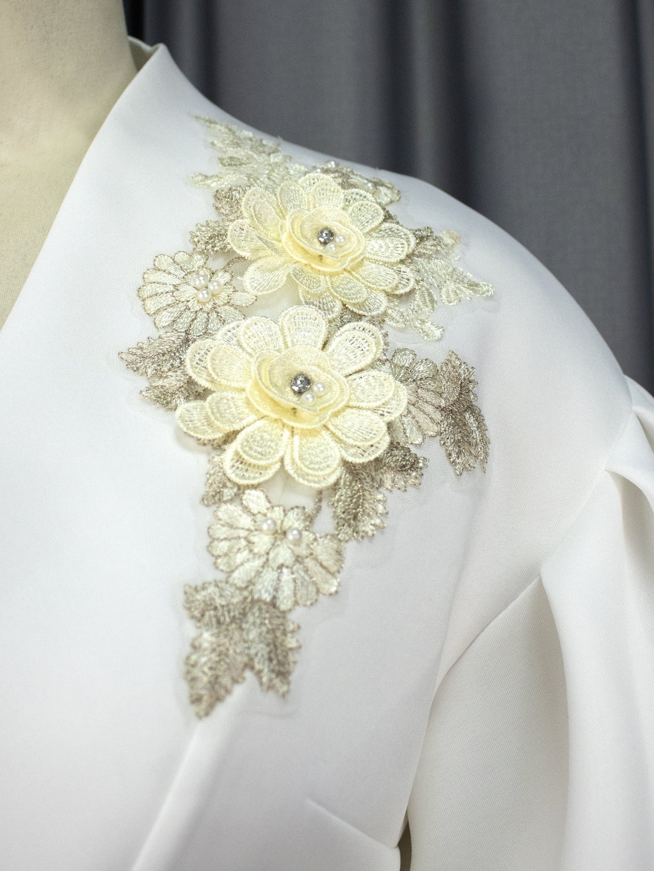 Plus Size Women Balloon Sleeves Turndown Collar Embroidered Top 12