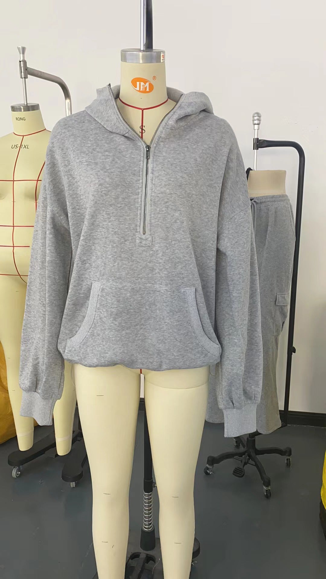 Autumn and winter women's solid color long-sleeved hooded zippered pocket hoodies 9