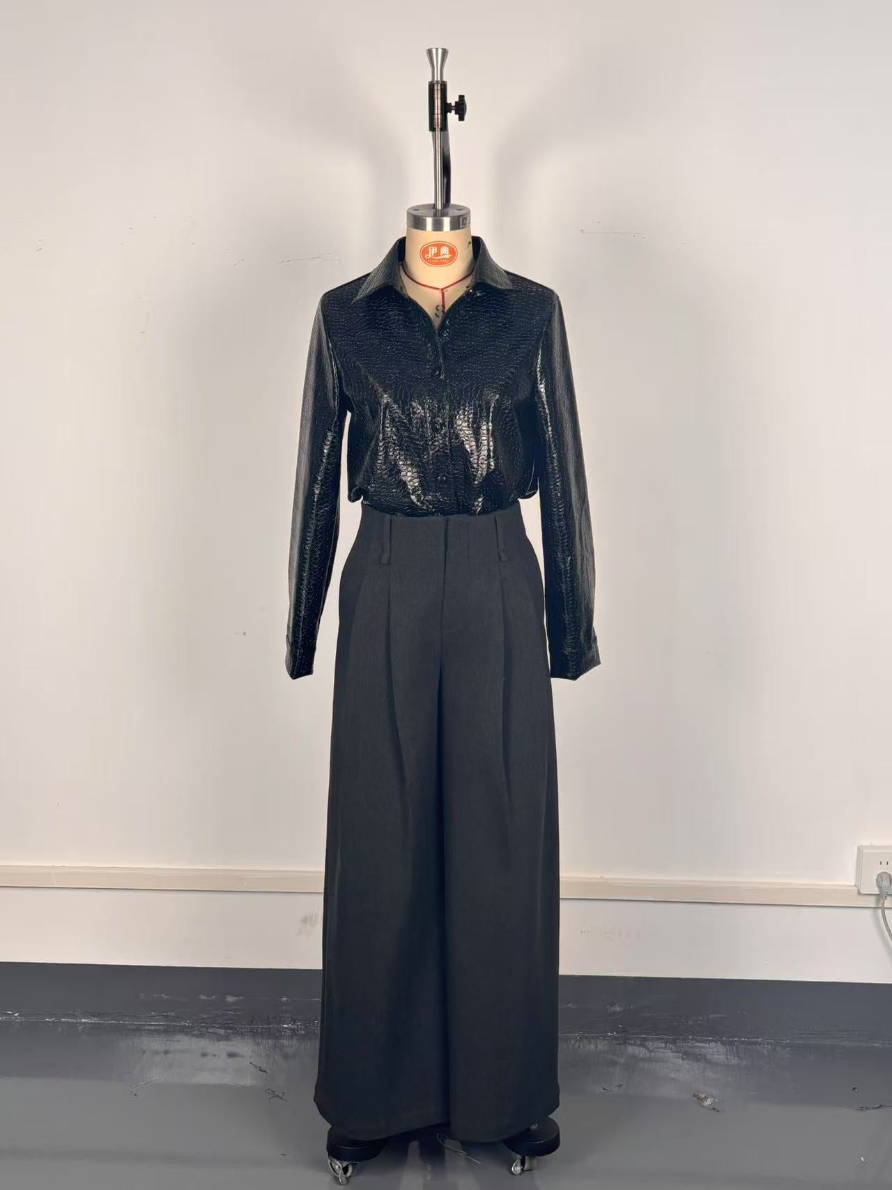 Women Pu Leather Shiny Snake Print Long-Sleeved Shirt 5