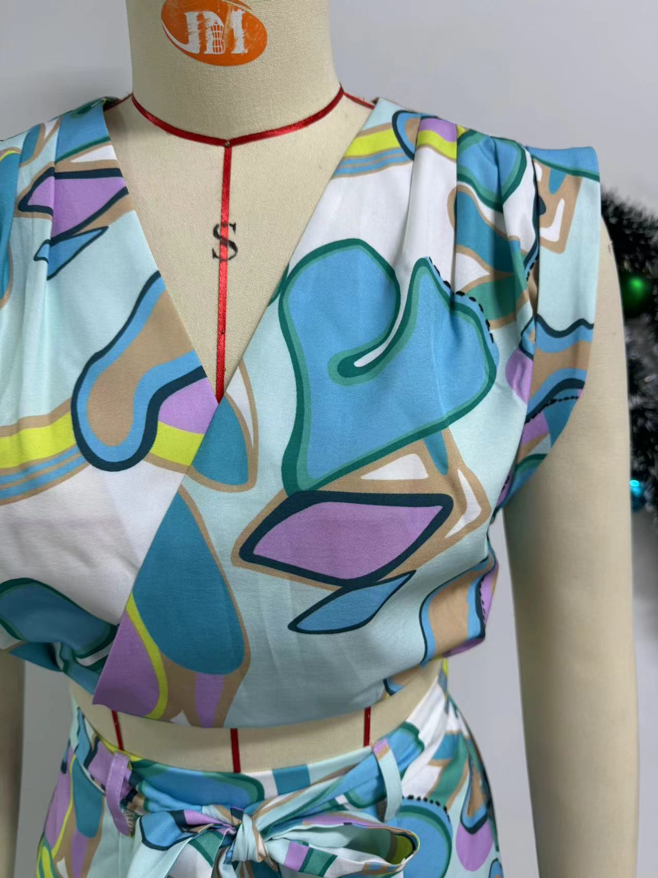 Women Printed V-Neck Sleeveless Top and Pleated Wide-Leg Shorts Two-Piece Set 12