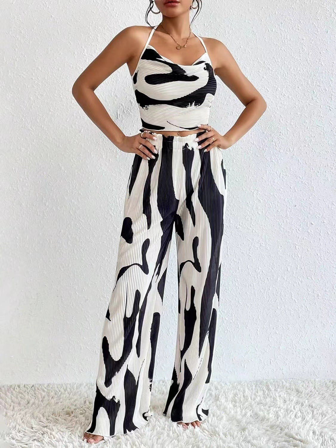Women Summer Printed Halter Neck Wide Leg Pants Casual Two-piece Set 4