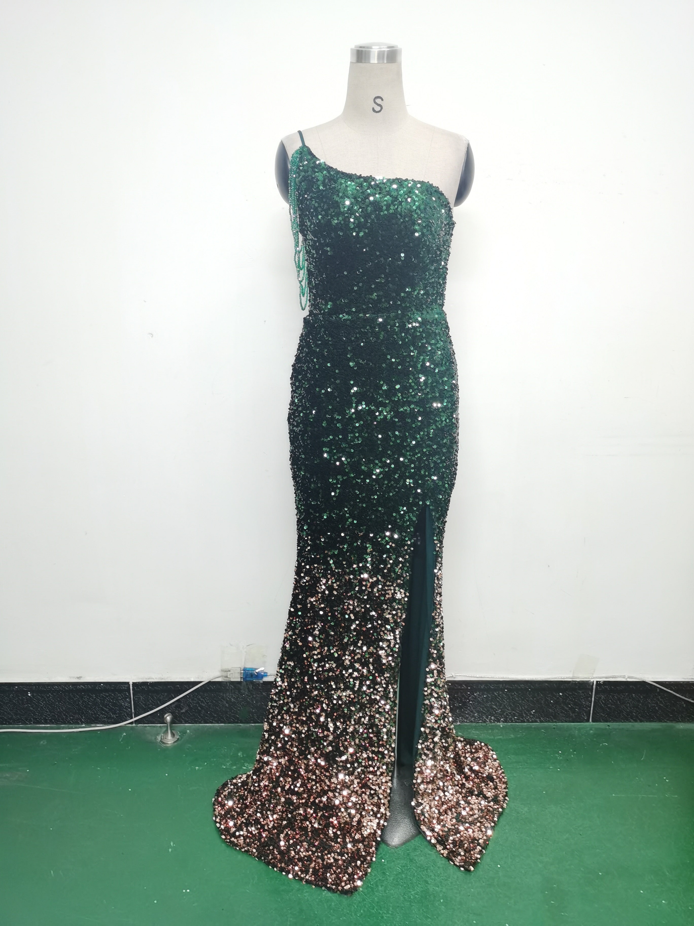 Gradient Sequins One-Shoulder Strap Evening Dress 31