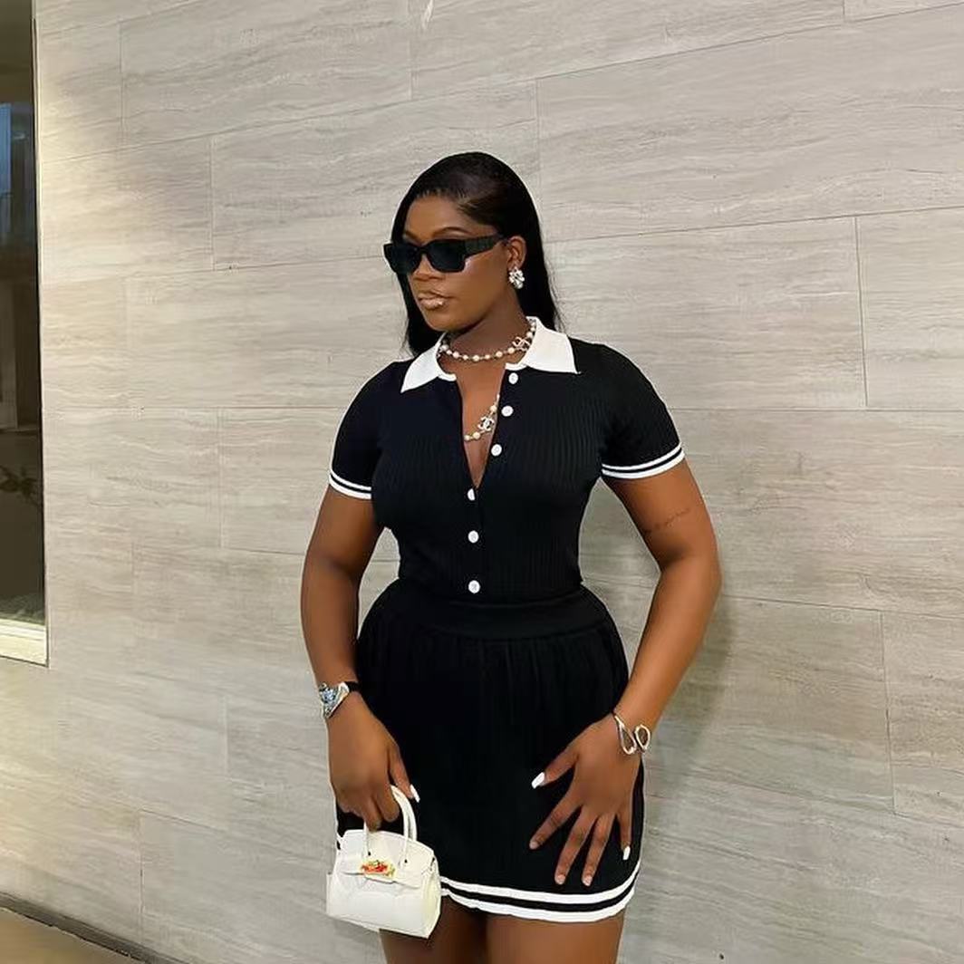 Women Contrast Color Polo Neck Short-Sleeved Top and Pleated Skirt Two-Piece Set 3