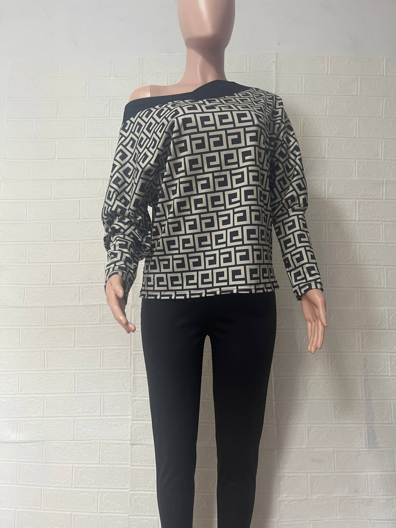 Women bat long-sleeved top and Pant two-piece set 4