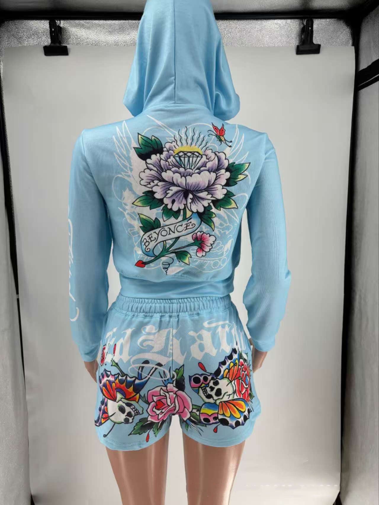 Women Graffiti Print Hoodies and ShortsTwo Piece Set 8
