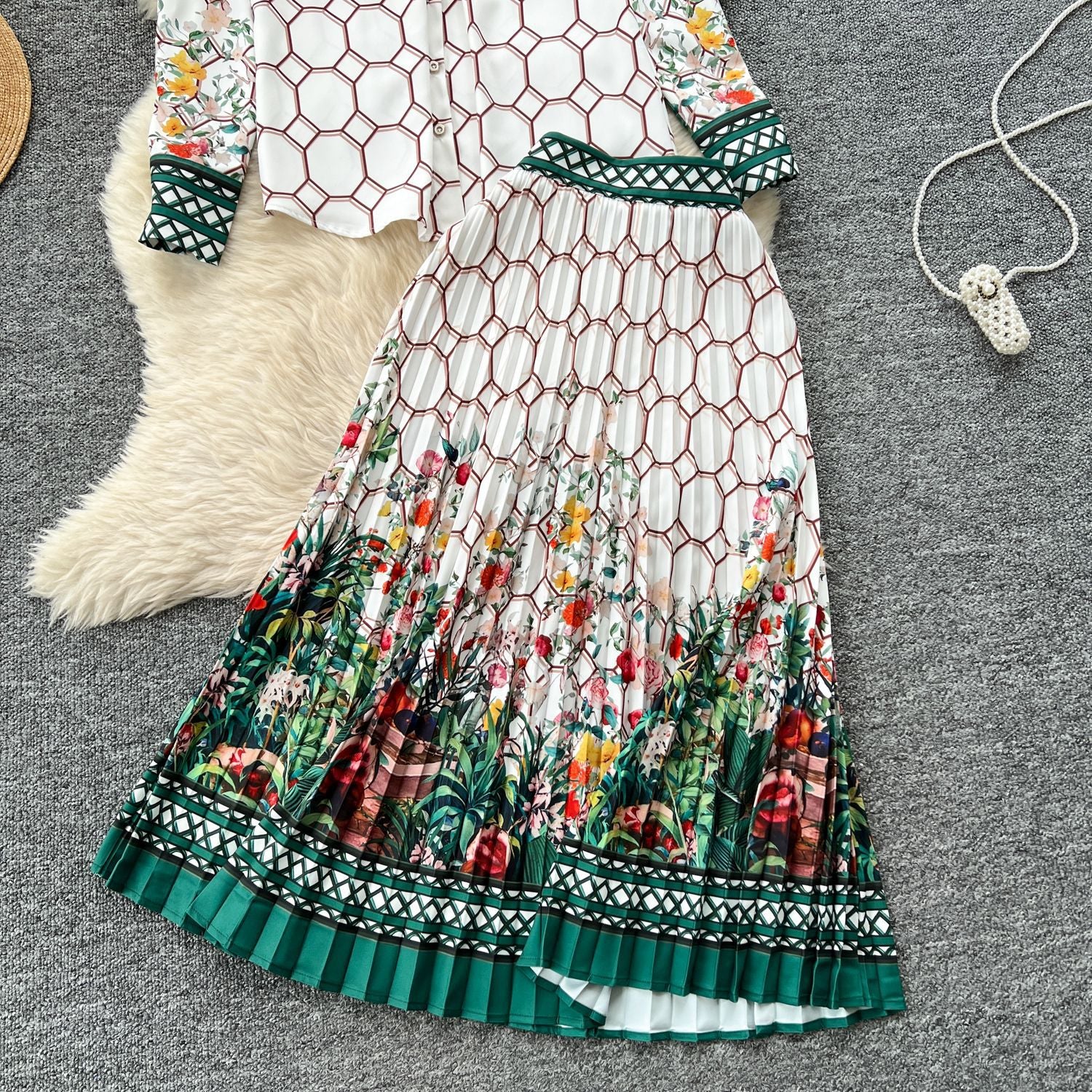 Fashion Women's Contrast Color Print Long Sleeved Shirt High Waist Pleated Skirt Two Piece Set 10