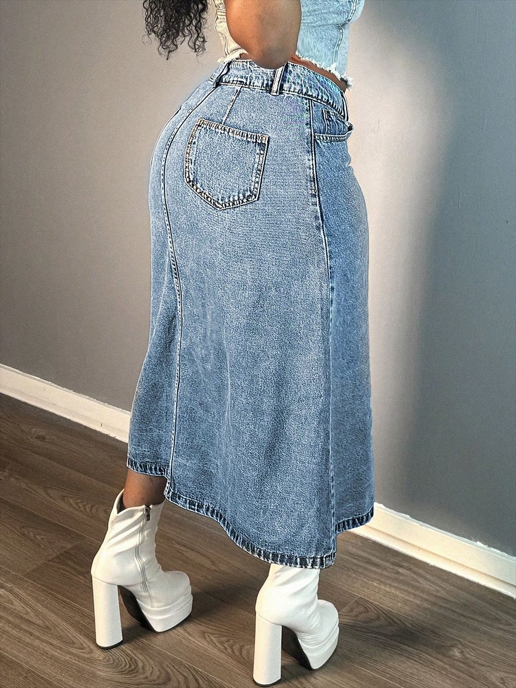 Women Buttoned Denim Skirt 3