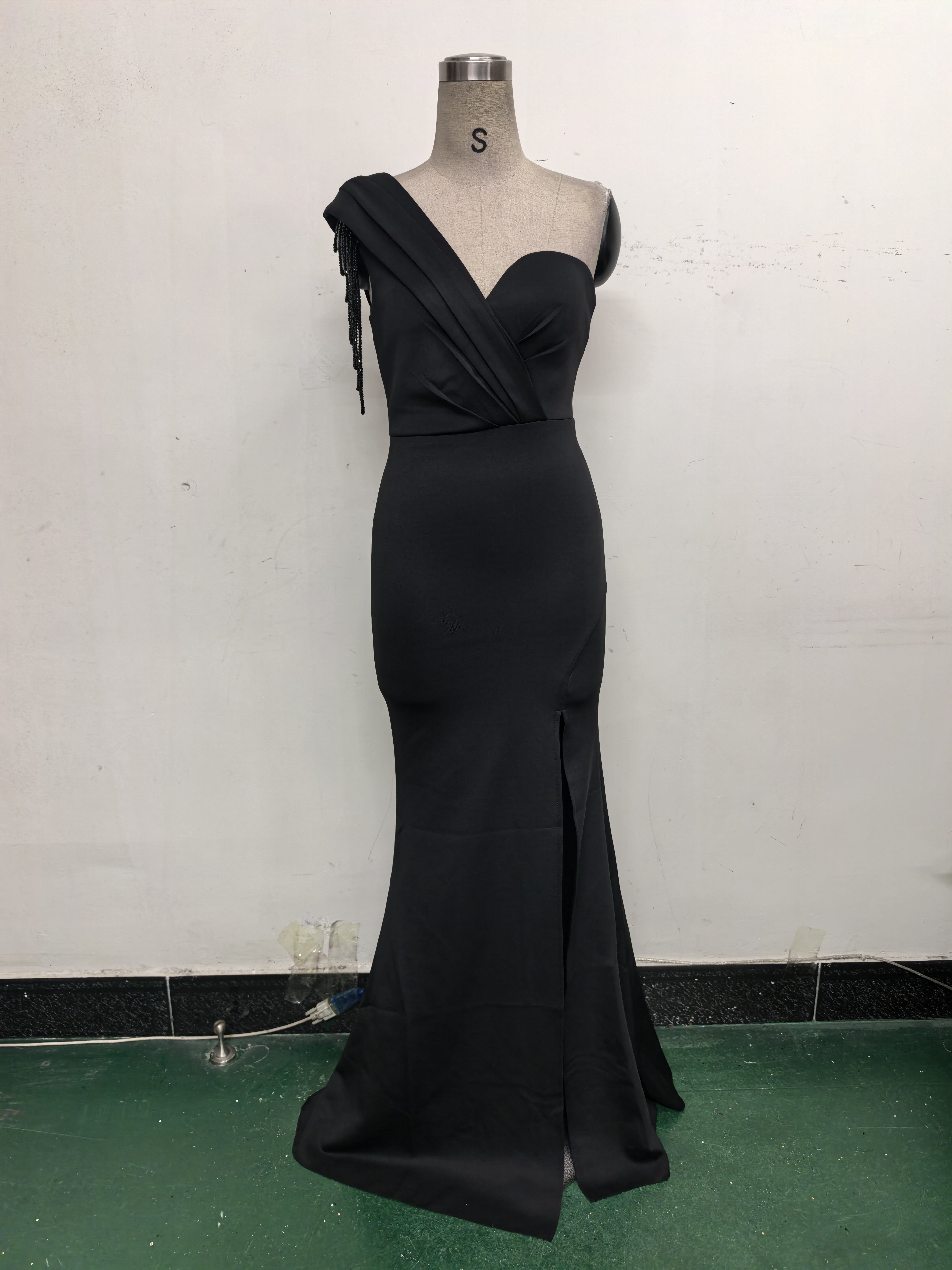 Women sexy and elegant evening beaded one-shoulder slit evening dress 38