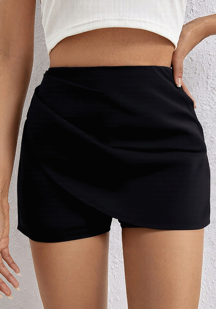 Black Pleated Mid-Waist Tight-Fitting Shorts