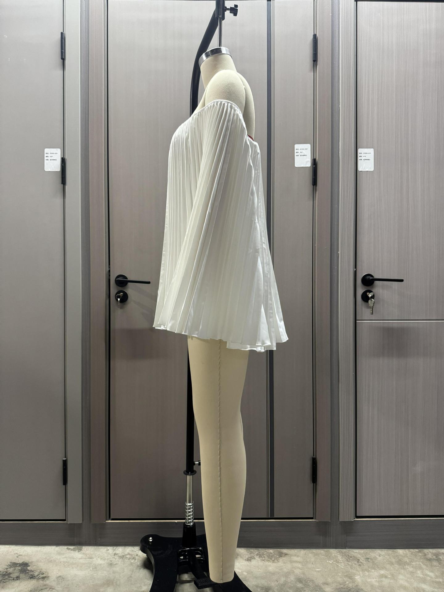 Women Summer Pleated Off-Shoulder Top and Shorts 2-Piece Set 28