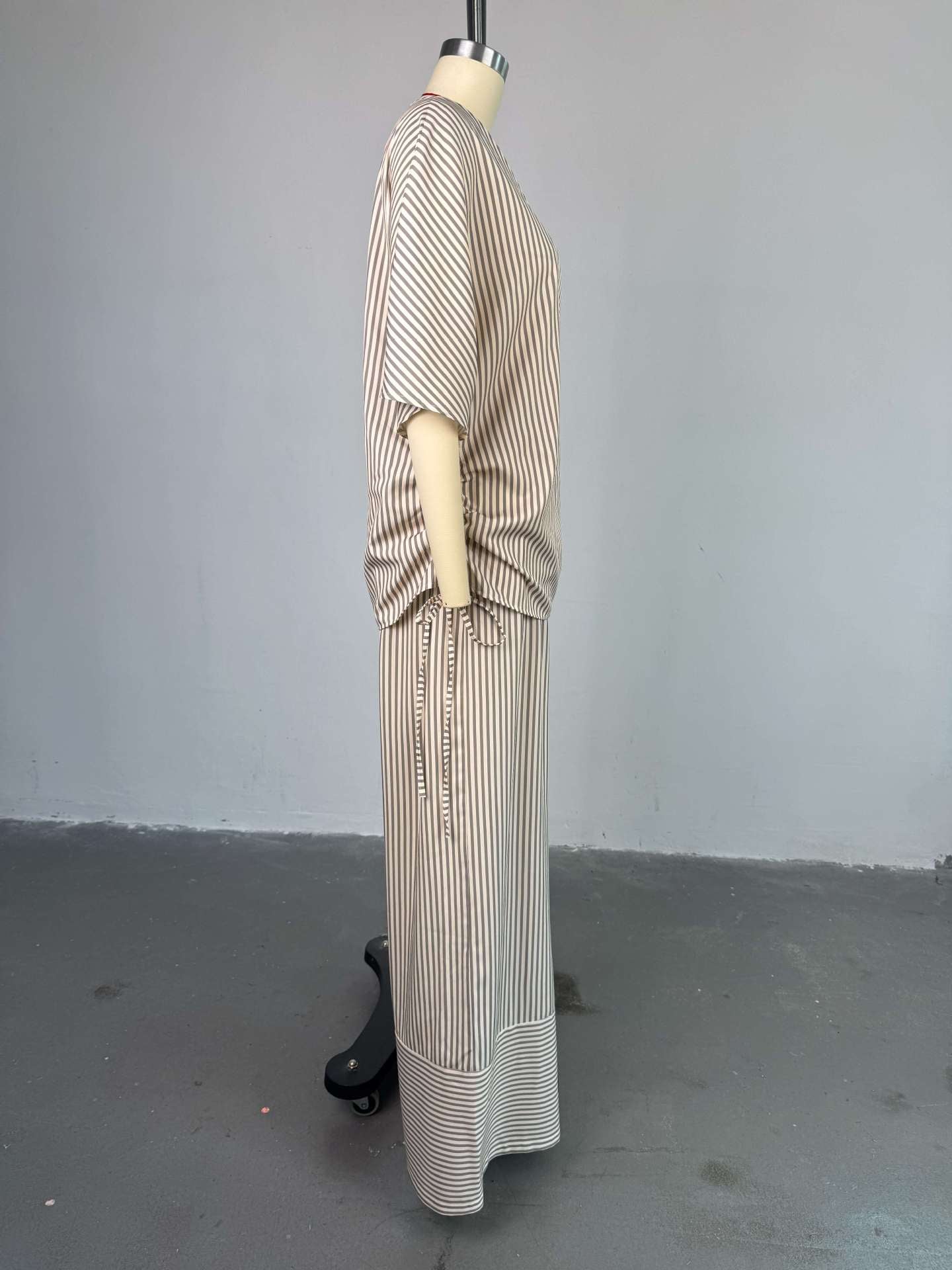 Women summer casual loose v-neck striped short-sleeved top and wide-leg pants two-piece set 8