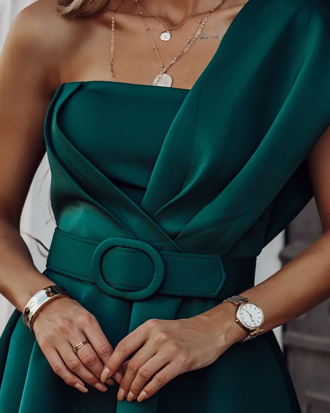 Green Solid One Shoulder Slim Waist Dress With Belt 4