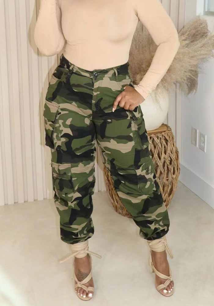 Women camouflage print accordion pocket trousers