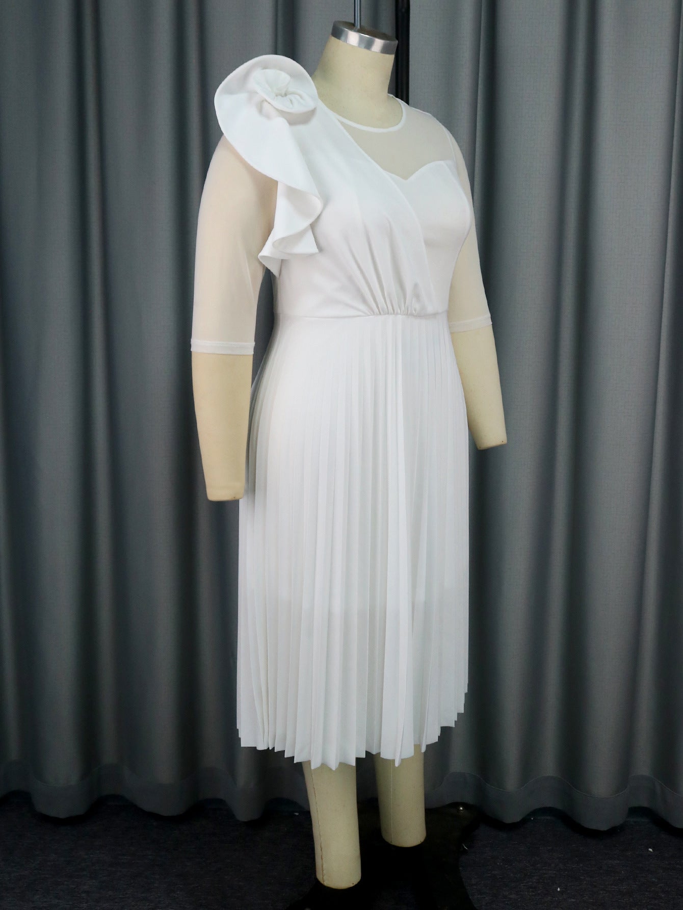 Plus Size Elegant White See-Through Sleeve Pleated Formal Party Dress 4
