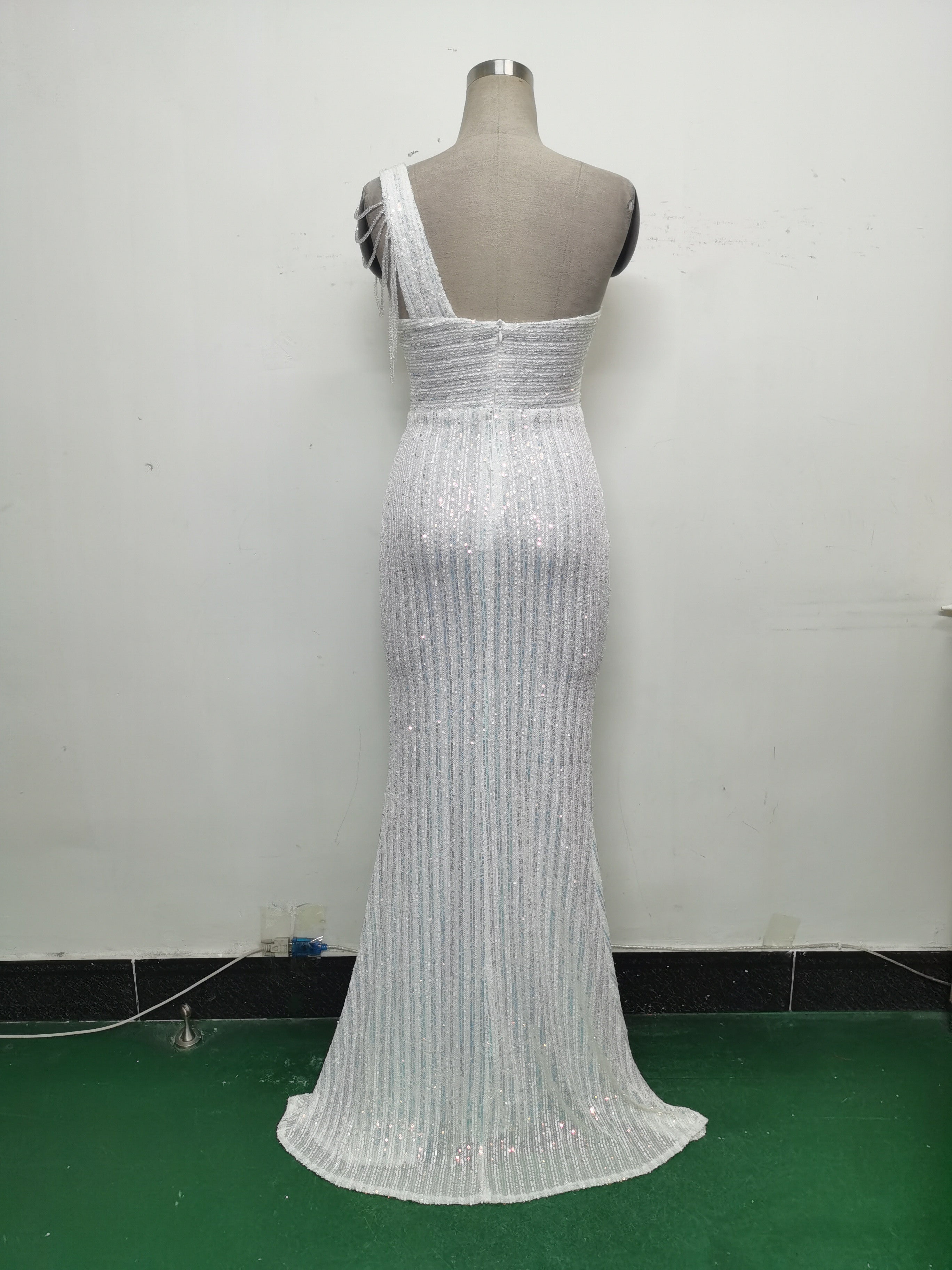 Women Beaded One Shoulder Slash Shoulder Split sequined evening dress 14