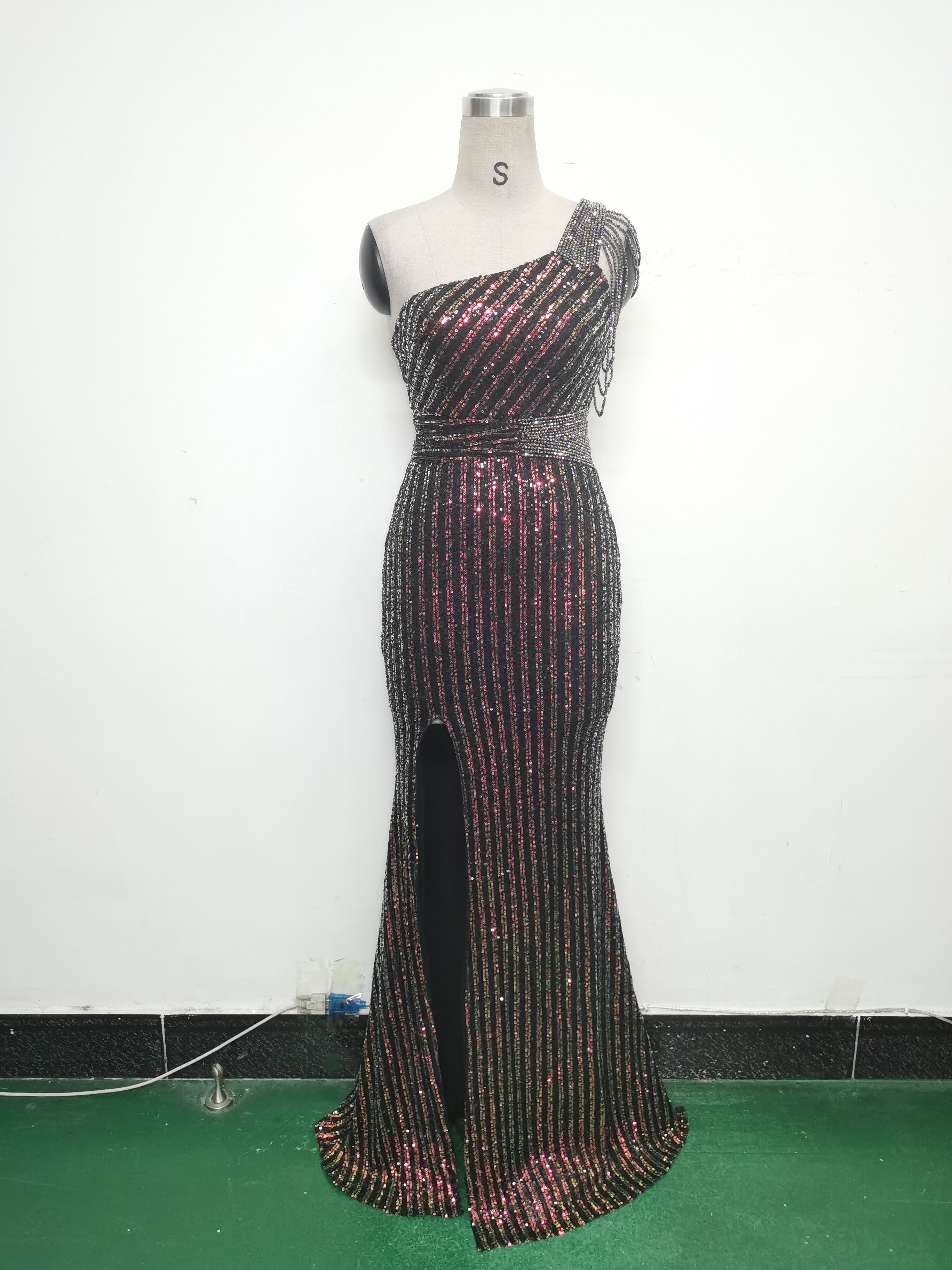 Women Beaded One Shoulder Slash Shoulder Split sequined evening dress 22