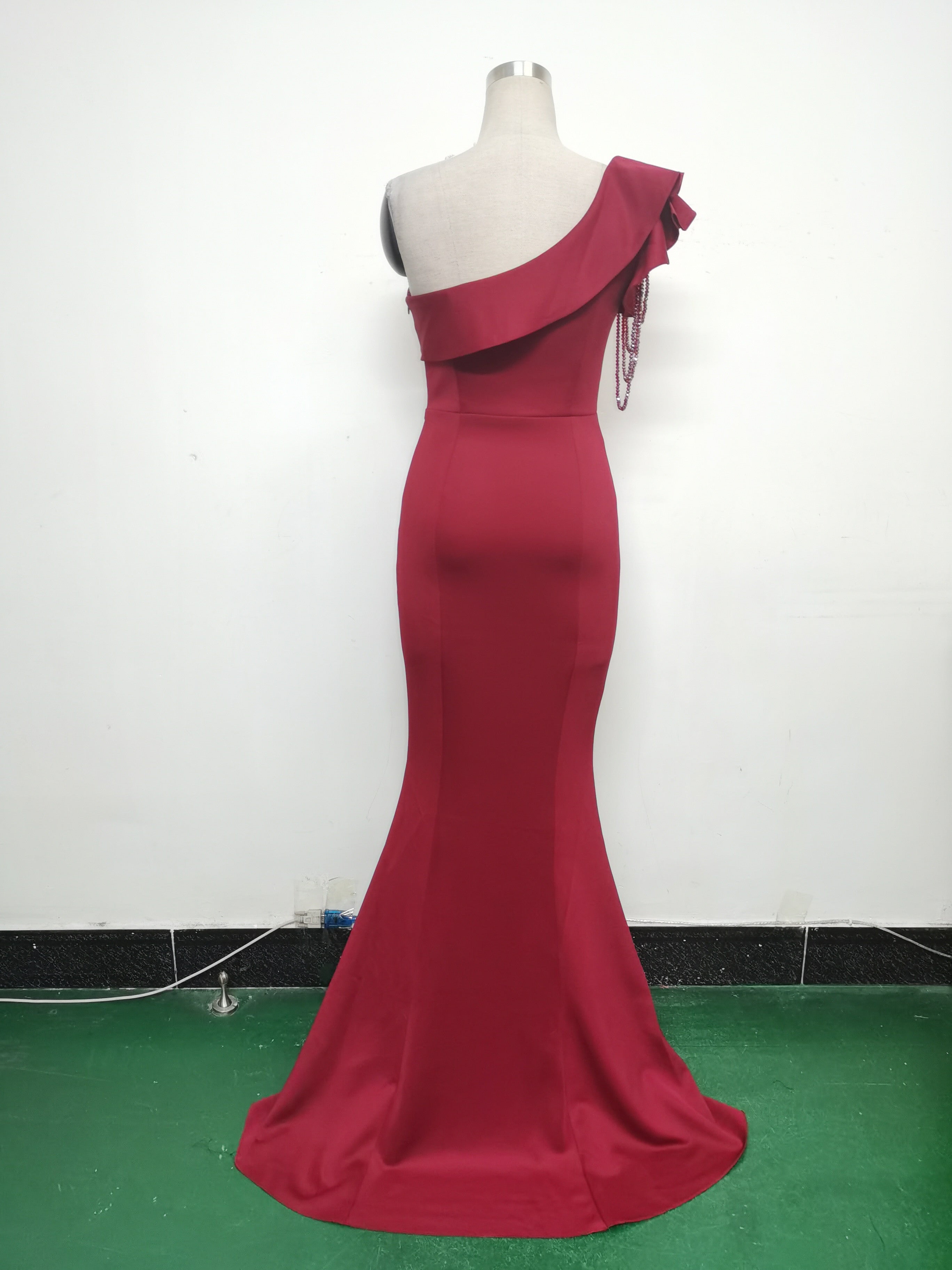 Women Beaded One-shoulder Slash Shoulder Evening Dress 18