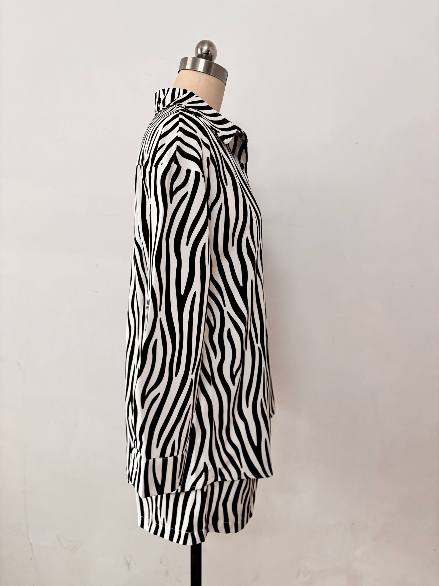 Women Summer Pattern Printed Shirt and Shorts Two-piece Set 12