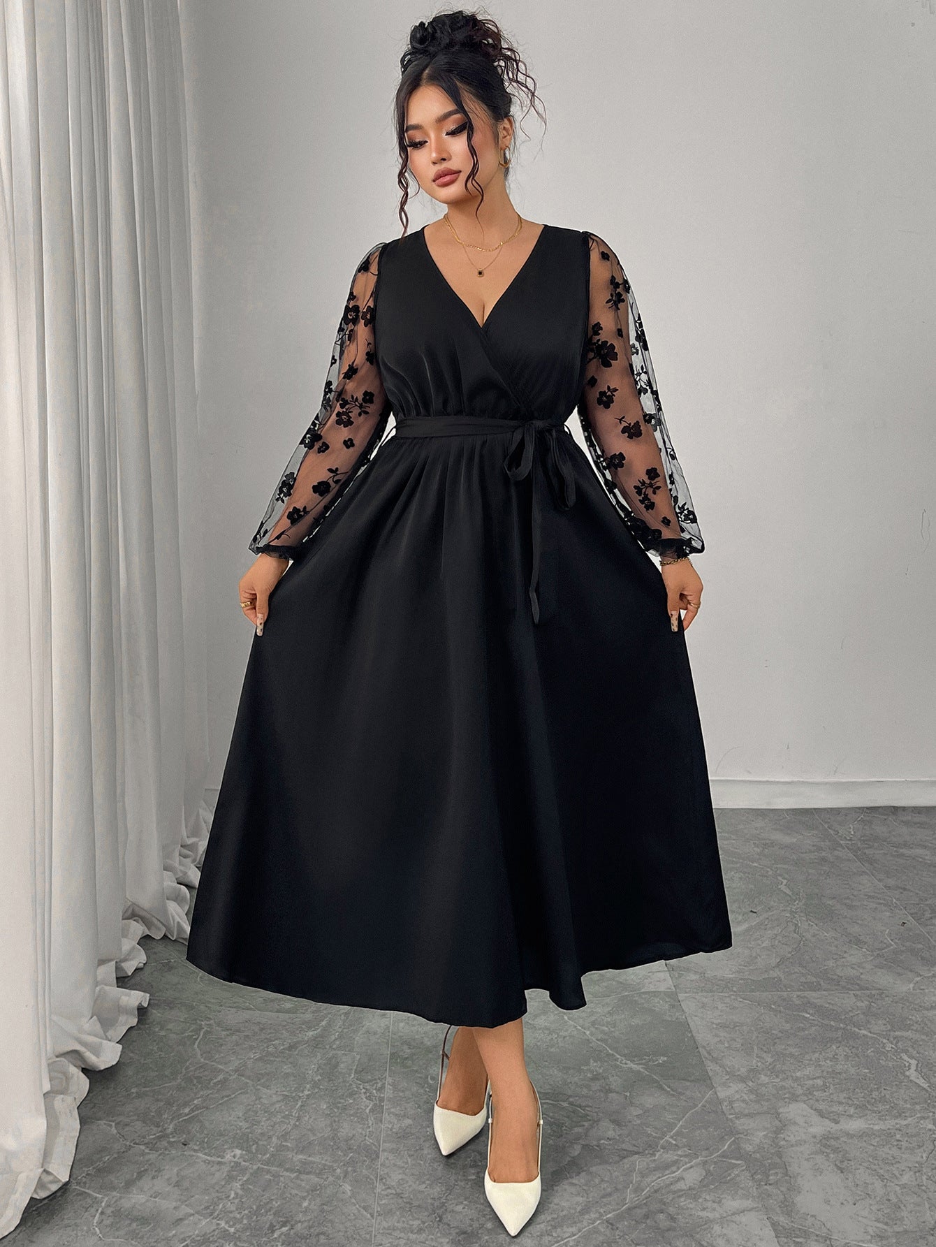 Plus-Size Fall/Winter V-Neck Lace Long-Sleeve Tie Dress