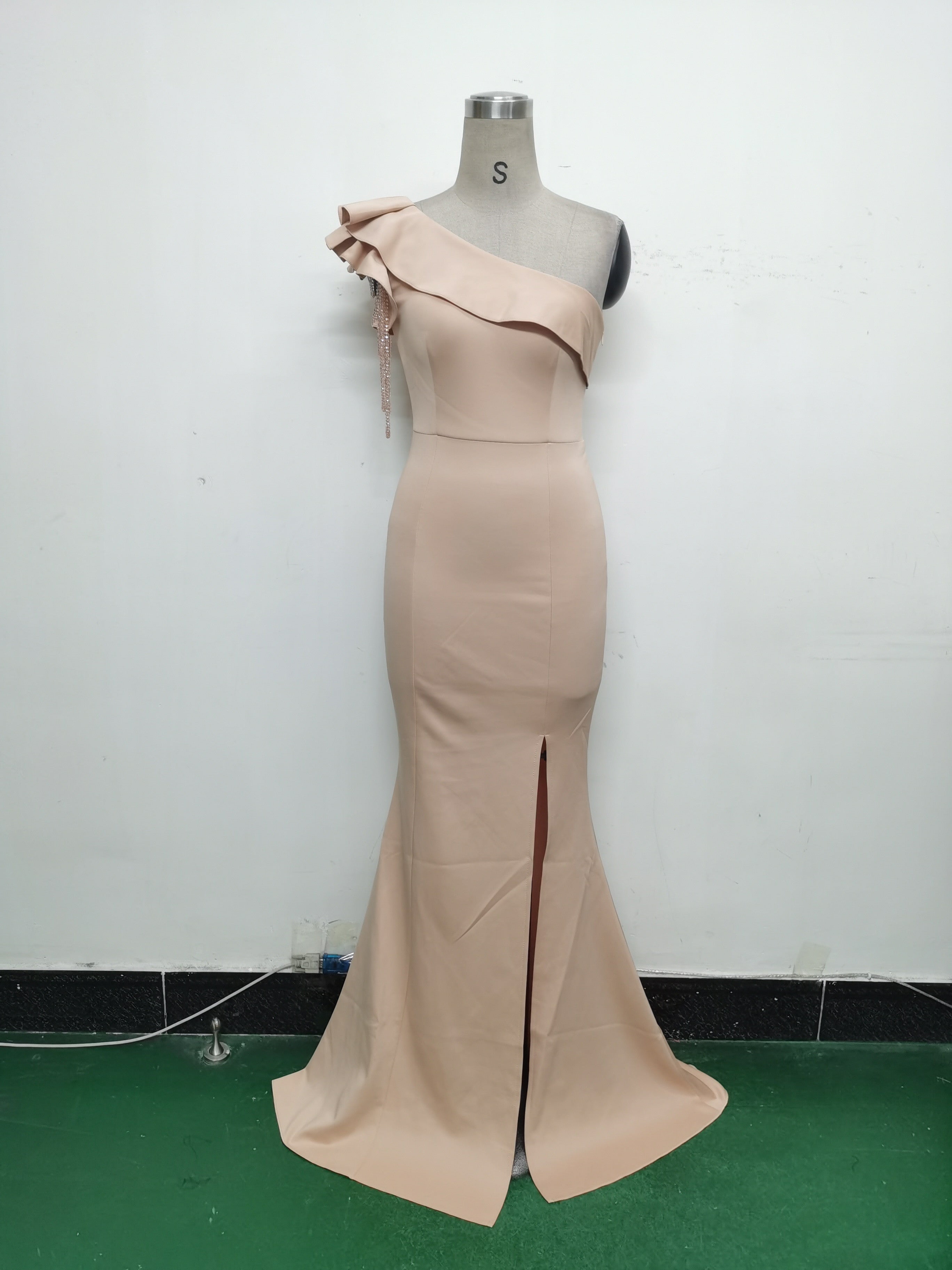 Women Beaded One-shoulder Slash Shoulder Evening Dress 32