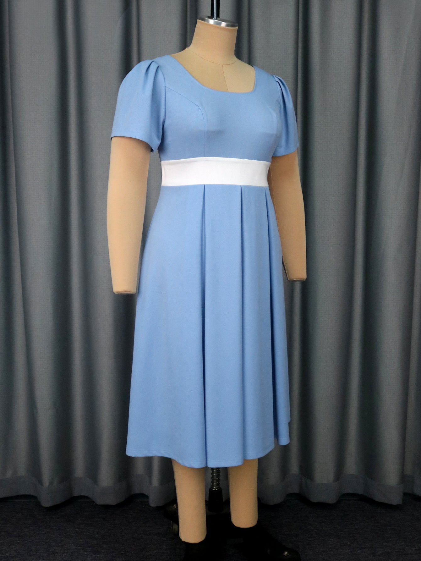 Plus-Size Women Backless Short-Sleeve Bow Belted Party Dress 4