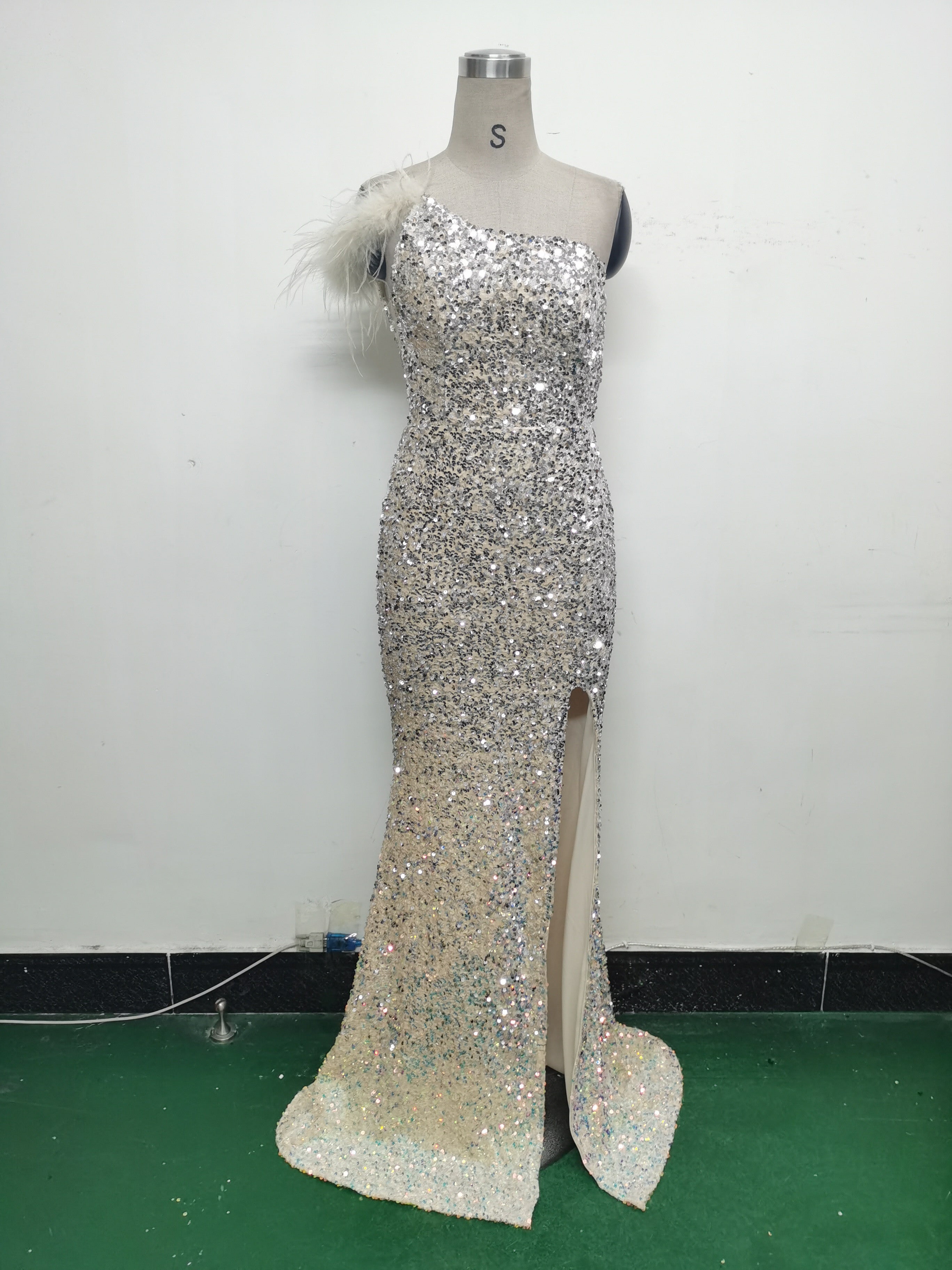 Women Gradient Velvet Bottom Beaded Ostrich Feather One Shoulder Slash Shoulder Slit Evening Dress 30