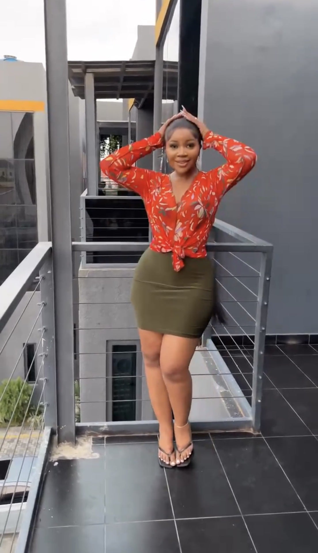 Women Printed Long-Sleeved V-Neck Top Solid Skirt Two-Piece Set 3