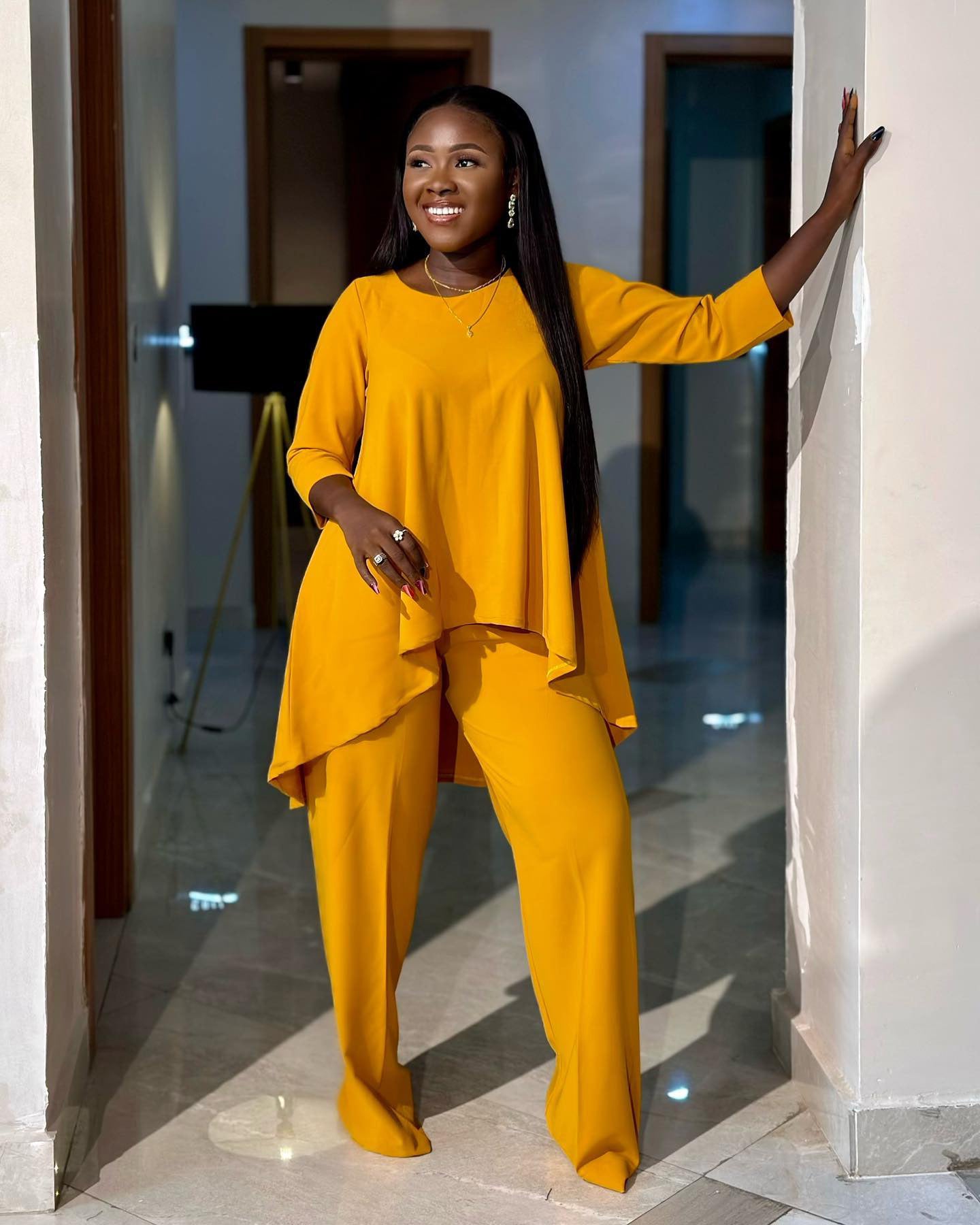 Women Irregular Hem Solid Top and Pant Two-piece Set 3