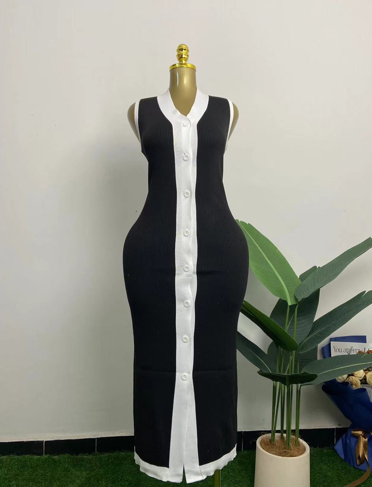 Women contrast Ribbed Single-breasted v-neck sleeveless knitting dress 7