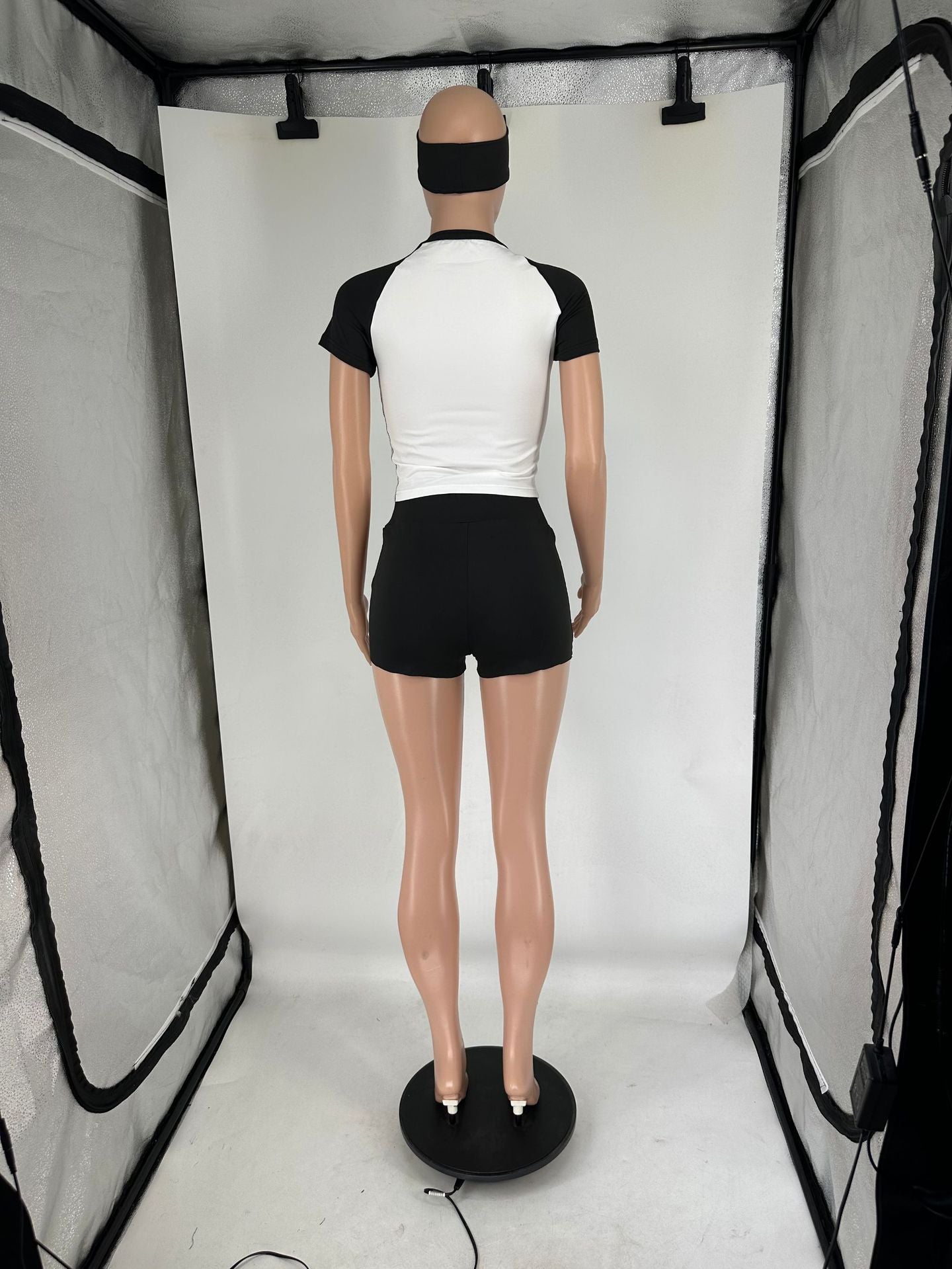 Women Spring and Summer Contrast Color Sports Top and Shorts Two-Piece Set with Hairband 7