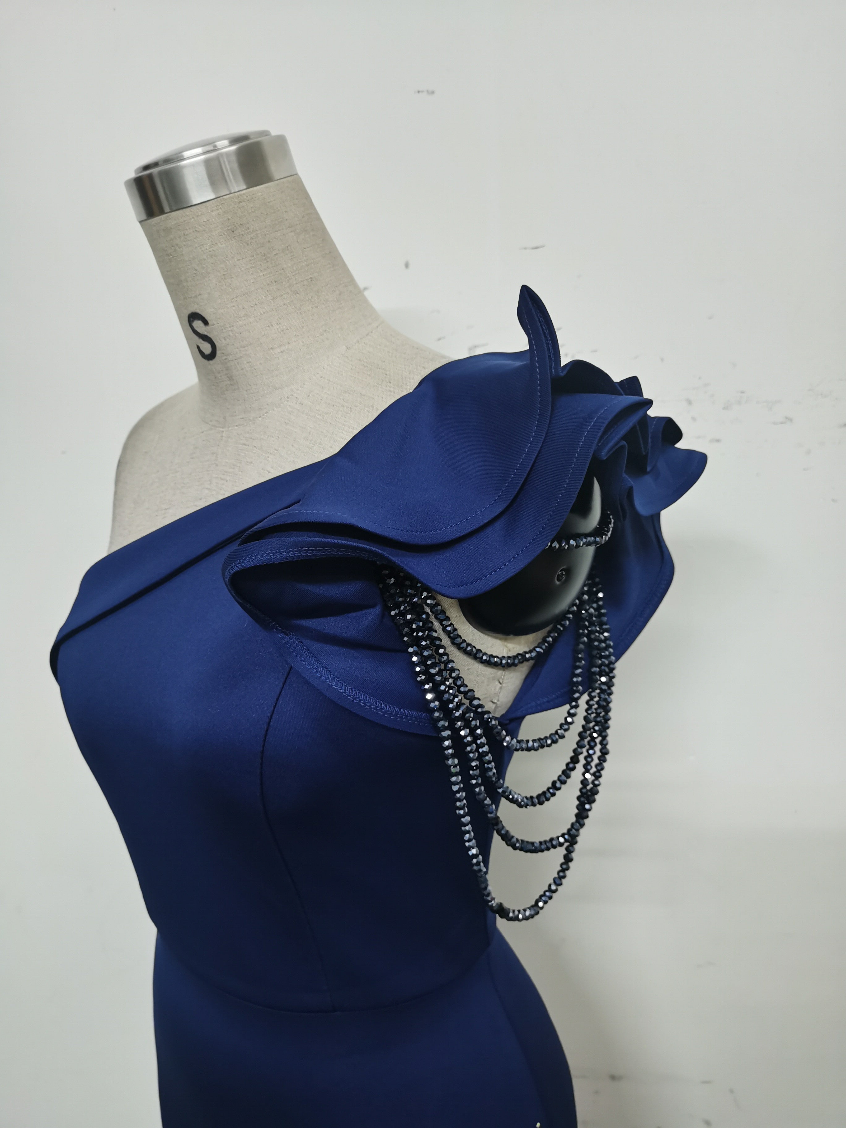 Women Lotus Leaf Shoulder Slash Shoulder Beaded Beaded Evening Dress 26