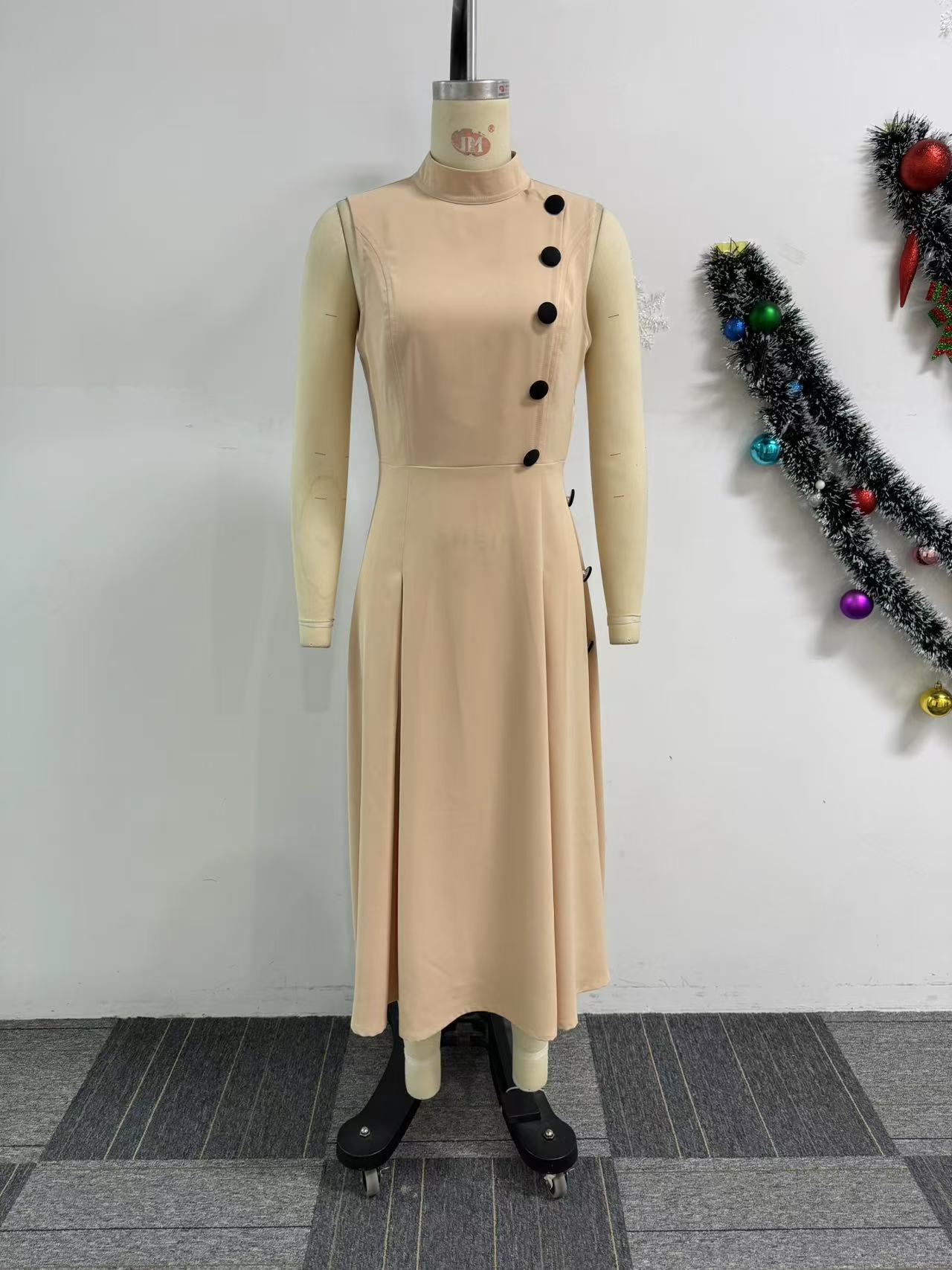 Women Elegant Stand Collar Sleeveless Button Dress 9