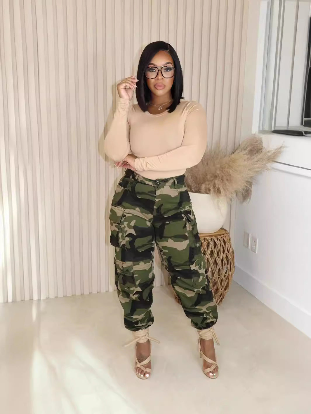 Women camouflage print accordion pocket trousers 3