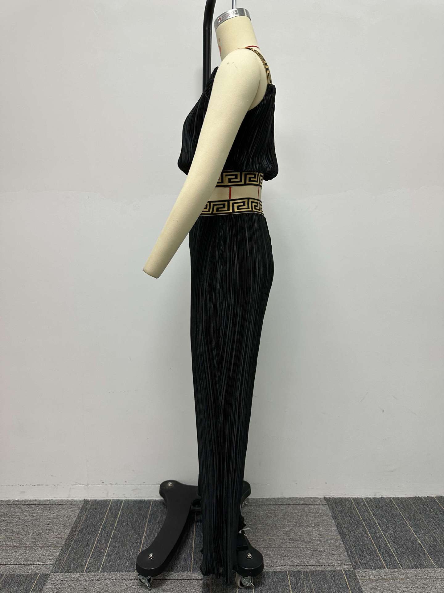 Womens Pleated Patchwork Webbing Crop Top and Solid High Waisted Wide Leg Two-Piece Set 12