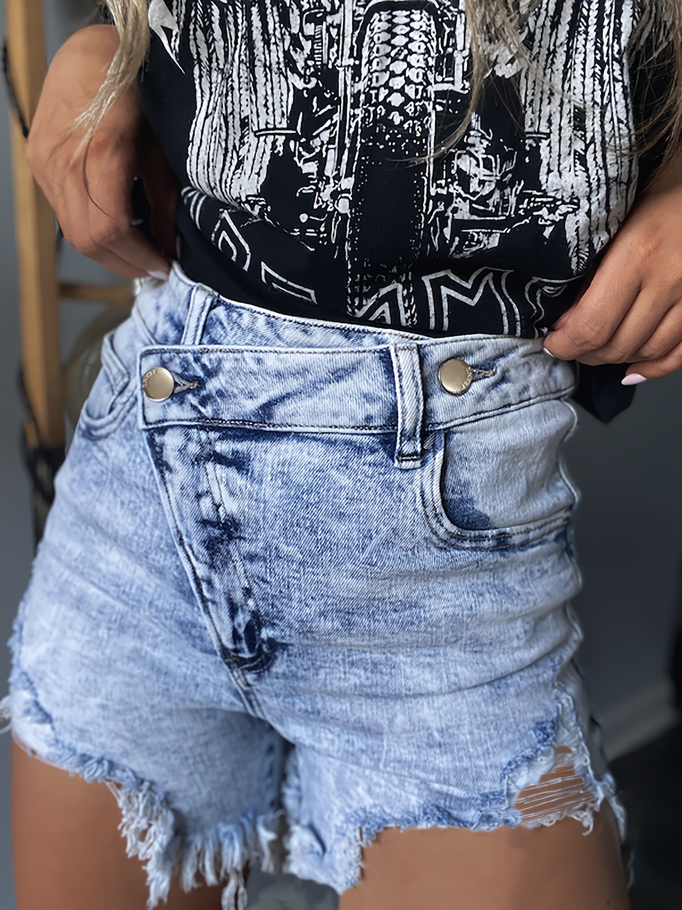 Women asymmetric stretch light blue button ripped denim shorts 5